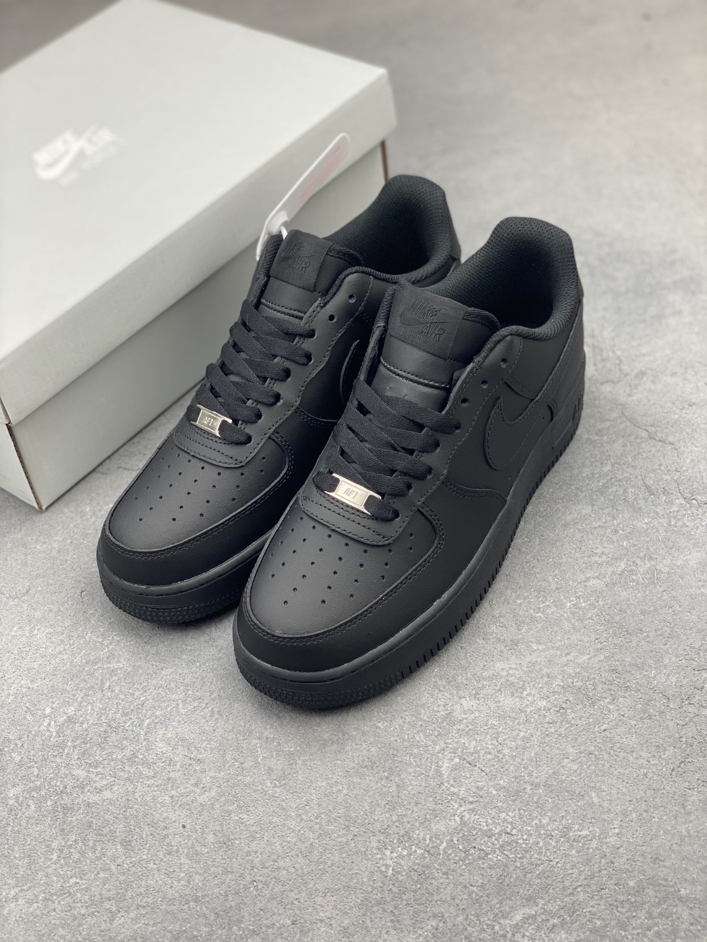 Nike Air Force 1 Low '07 Black Sneakers - Iconic Style & Comfort 9 i1747337380787 4822 0 7