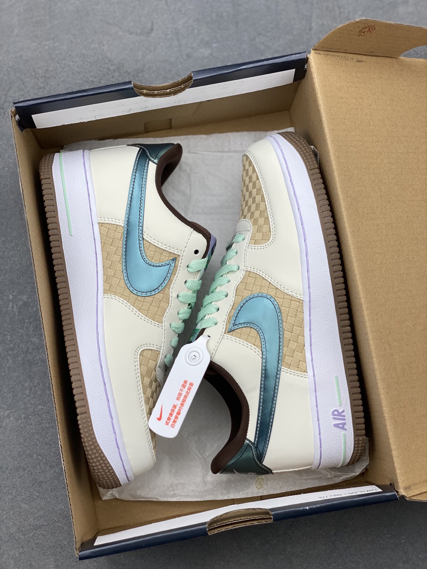 Nike Air Force 1 '07 Low: Limited Edition Sneakers with Unique Woven Design 10 i1747499762940 391 0 8