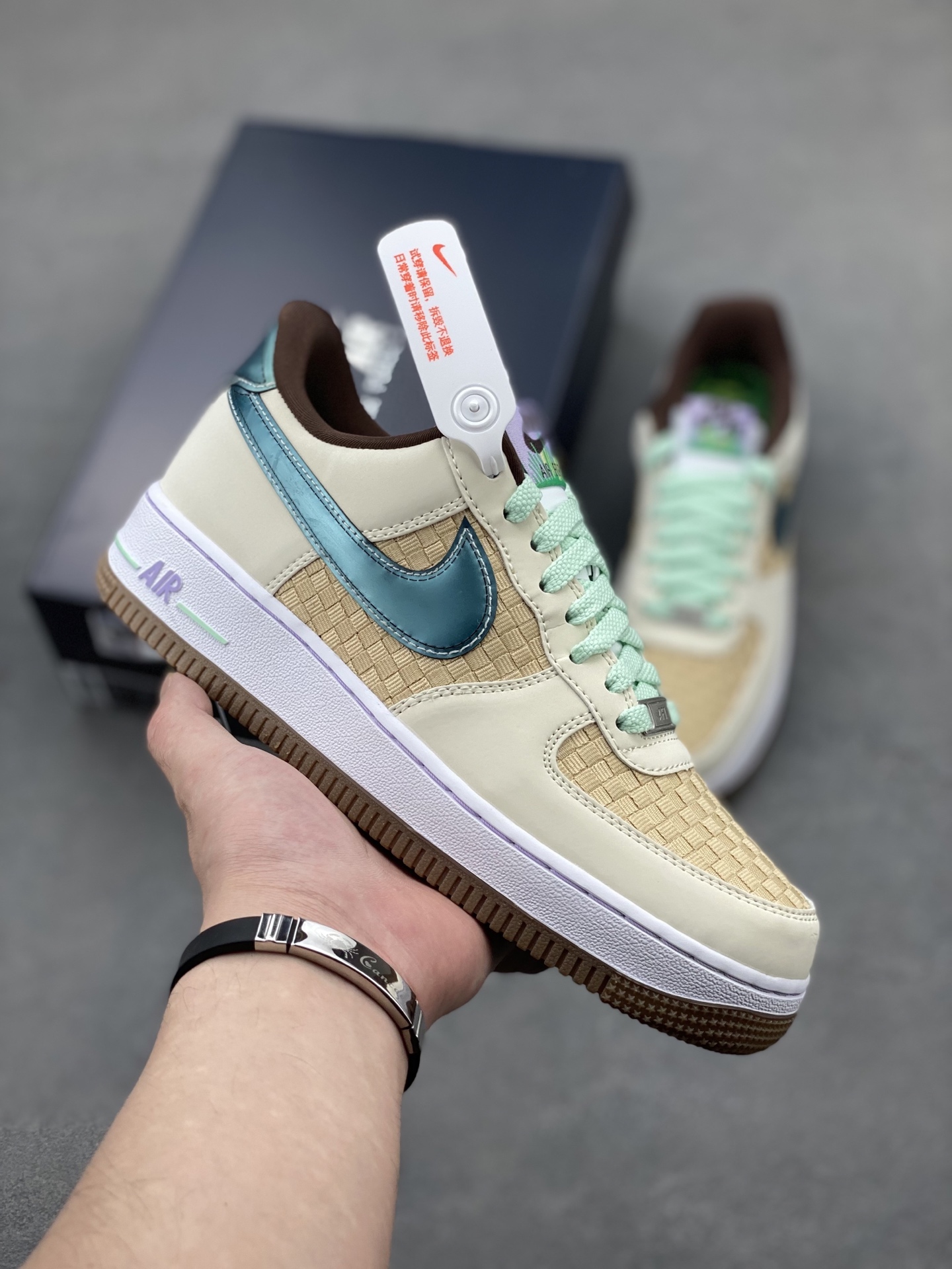 Nike Air Force 1 '07 Low: Limited Edition Sneakers with Unique Woven Design 2 i1747499771022 8754 0 0