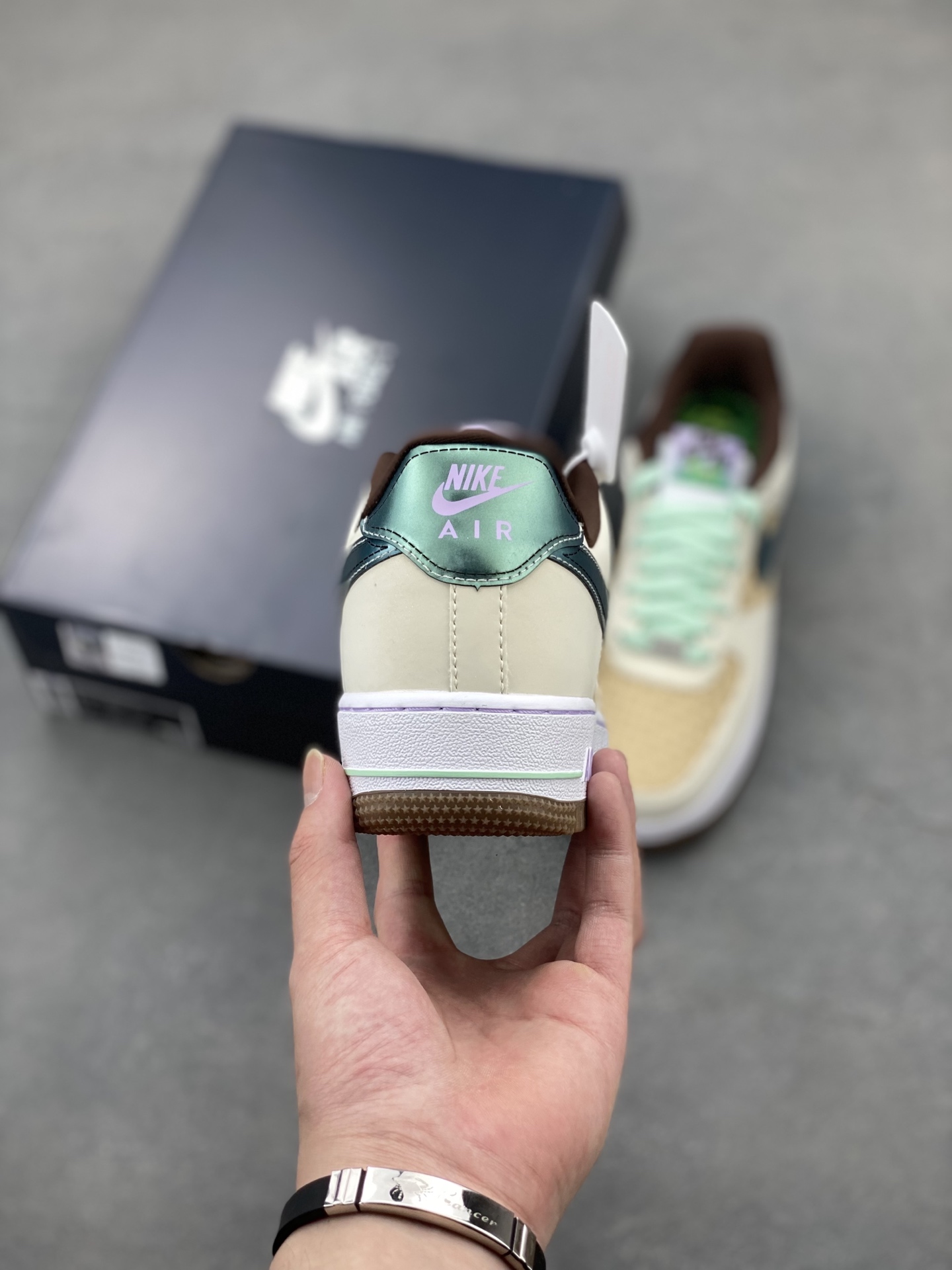 Nike Air Force 1 '07 Low: Limited Edition Sneakers with Unique Woven Design 5 i1747499779410 8404 0 3