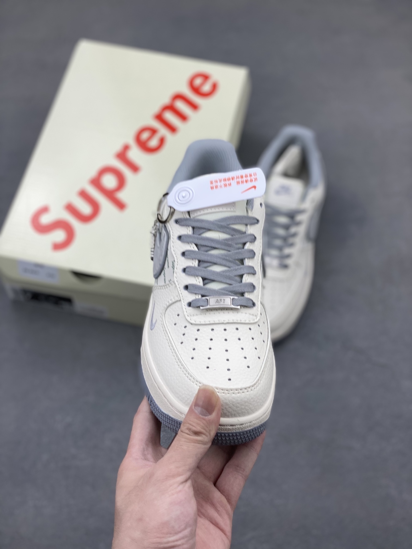 Nike Air Force 1 '07 Low Sneakers - Supreme Edition - Limited Release 3 i1747500021047 8539 0 1