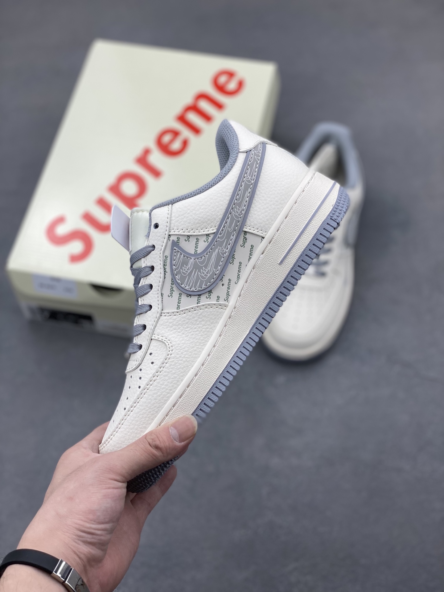 Nike Air Force 1 '07 Low Sneakers - Supreme Edition - Limited Release 4 i1747500021600 1704 0 2