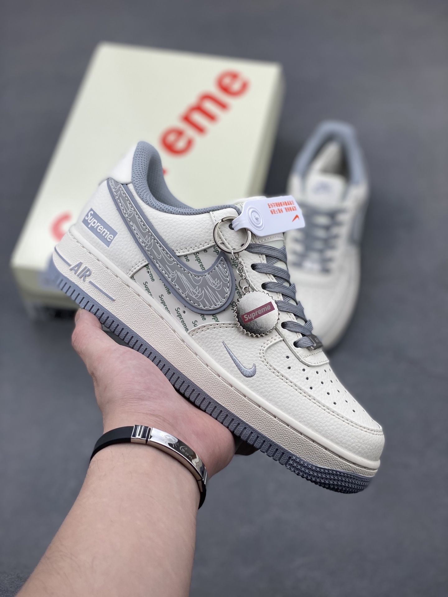 Nike Air Force 1 '07 Low Sneakers - Supreme Edition - Limited Release 2 i1747500033238 6281 0 0