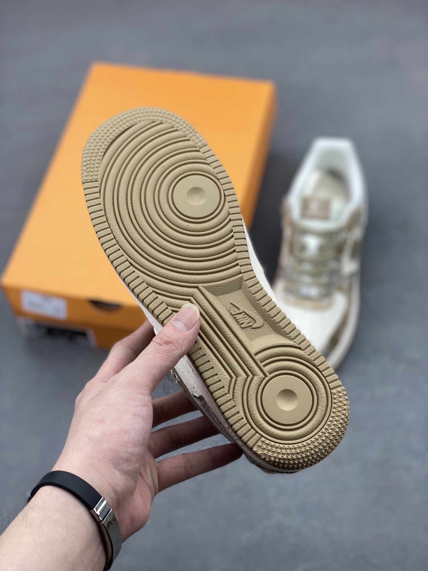 Nike Air Force 1 Low Louis Vuitton Custom Sneakers Limited Edition 7 i1747596024357 1629 0 5