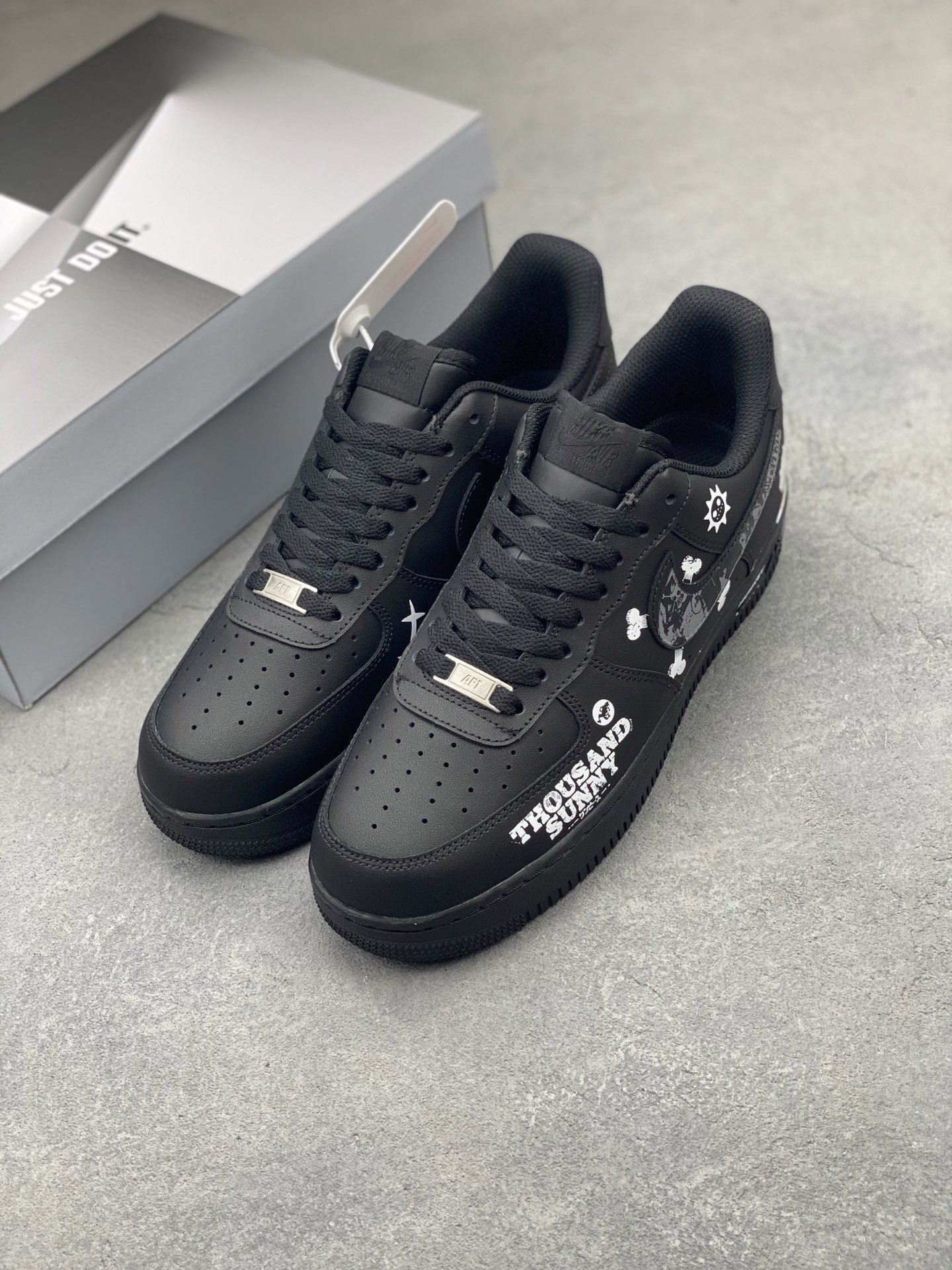 Nike Air Force 1 '07 Low Black Custom Anime Sneakers CW2288-016 9 i1747673529735 3771 0 7