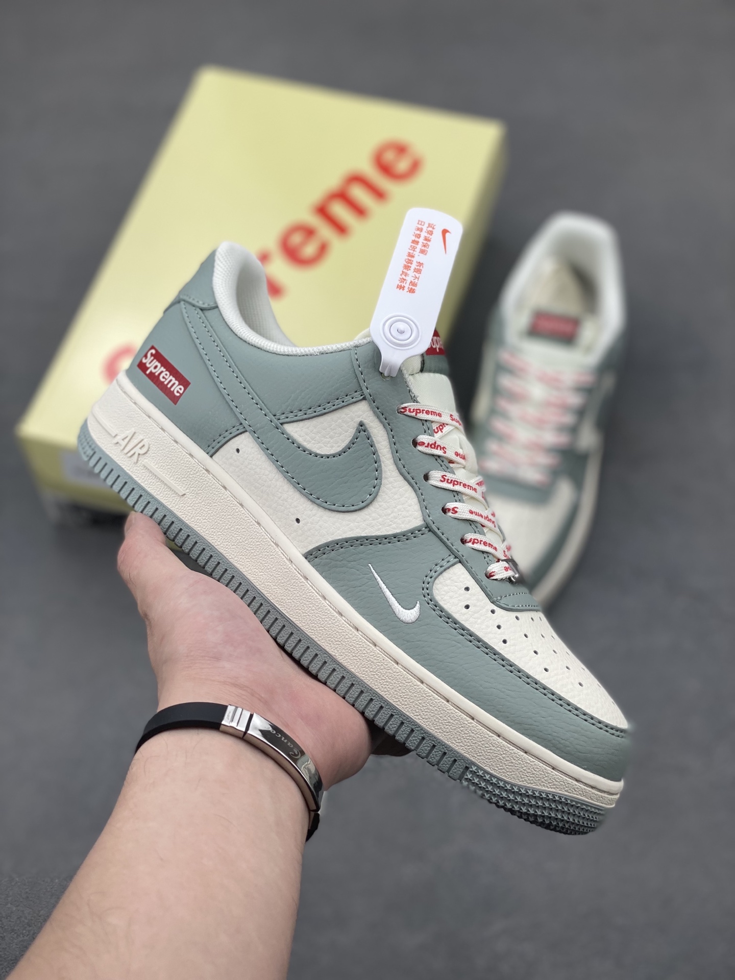 Nike Air Force 1 '07 Low Supreme Sneakers - Limited Edition 2 i1747673579452 4171 0 0