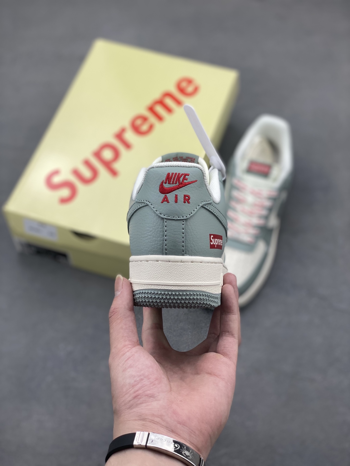Nike Air Force 1 '07 Low Supreme Sneakers - Limited Edition 5 i1747673596879 1397 0 3