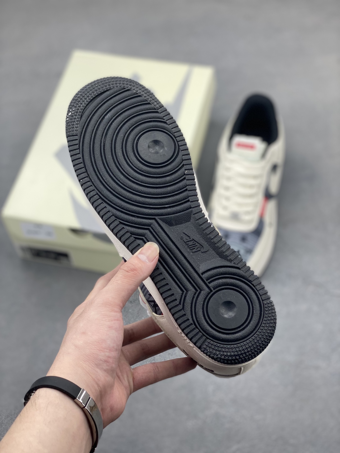 Nike Air Force 1 '07 Low Sneakers - Limited Edition, Supreme Collaboration 7 i1747758188045 2381 0 5