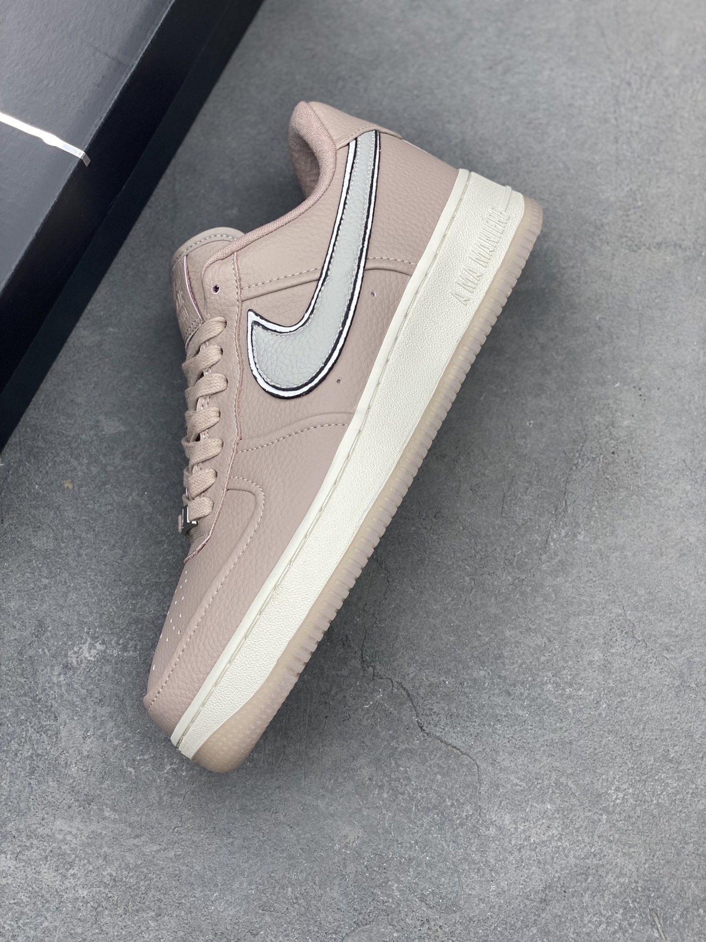 Nike Air Force 1 '07 Low Sneakers - Limited Edition, Comfortable and Stylish 8 i1747758431430 9184 0 6