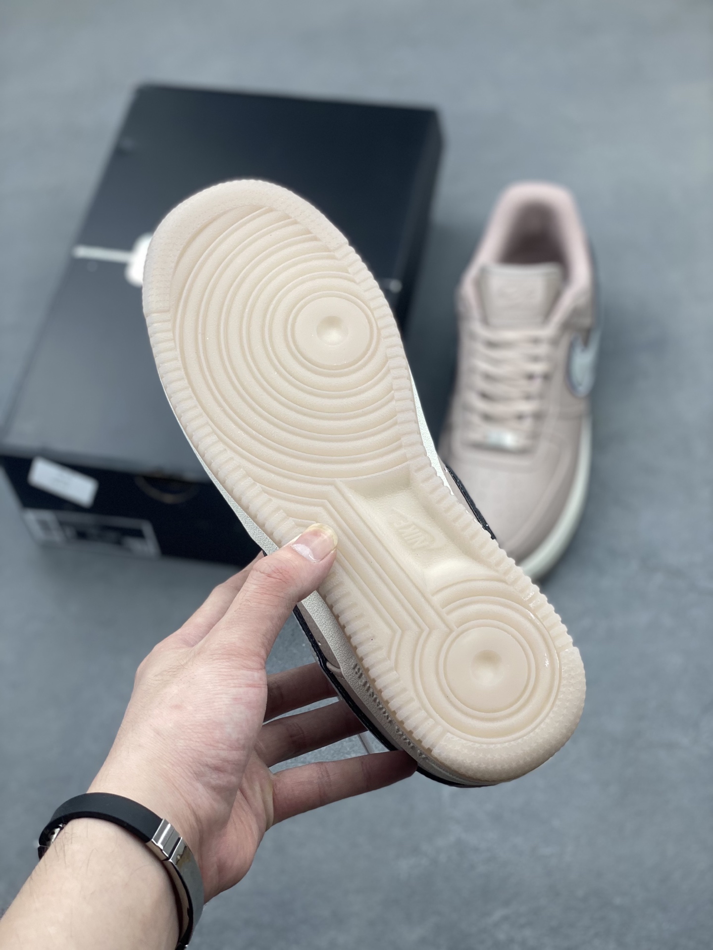 Nike Air Force 1 '07 Low Sneakers - Limited Edition, Comfortable and Stylish 7 i1747758446047 7004 0 5