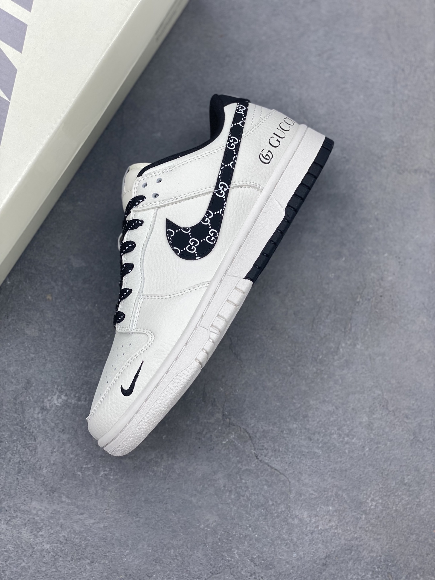 Nike SB Dunk Low Custom Sneakers - Premium Leather, Perfect Detailing 7 i1747759129063 9229 0 6