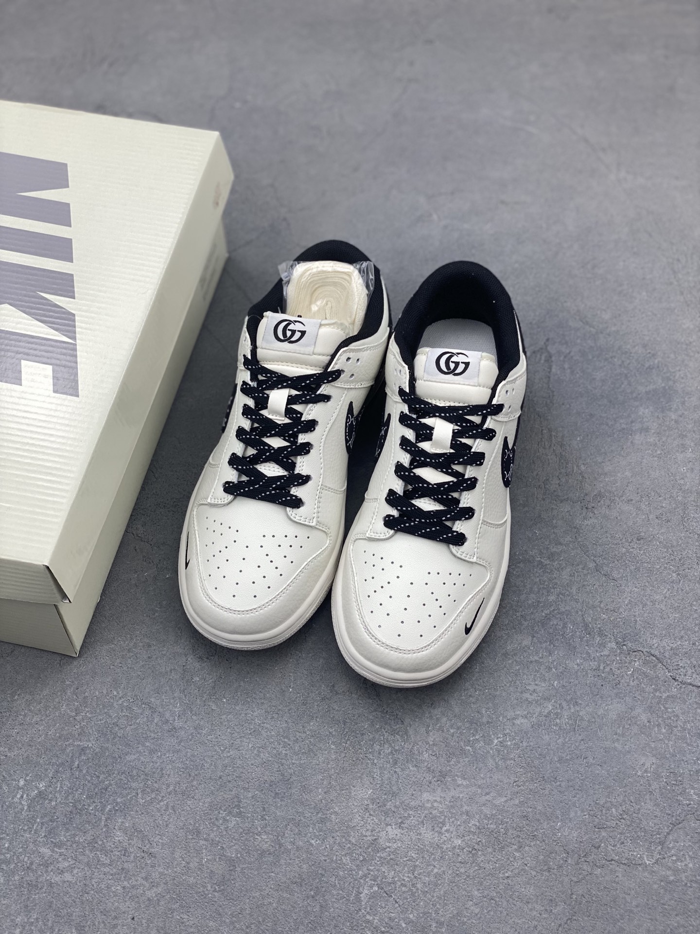Nike SB Dunk Low Custom Sneakers - Premium Leather, Perfect Detailing 8 i1747759139313 8356 0 7