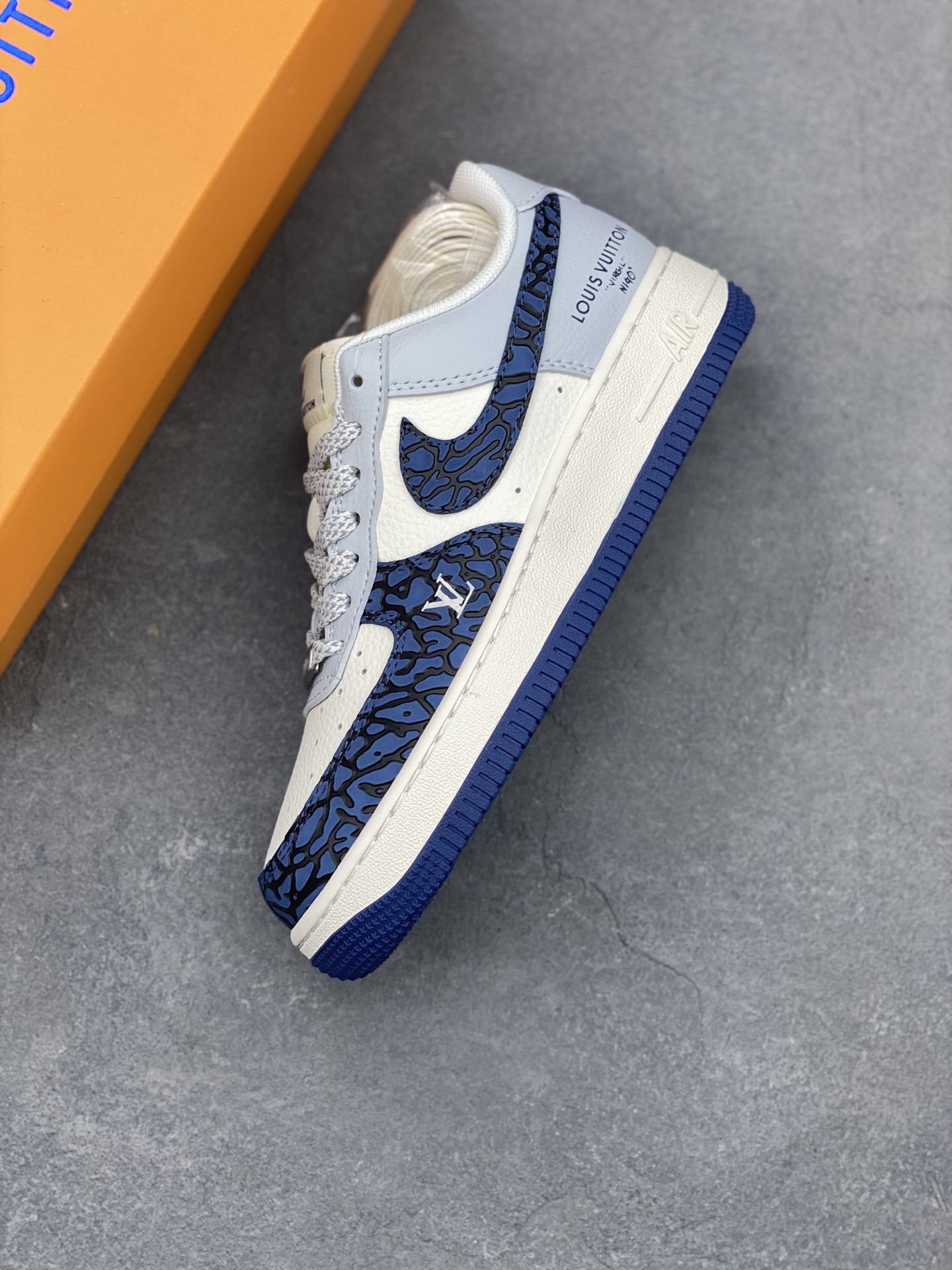 Nike Air Force 1 Low Louis Vuitton Custom Sneakers Limited Edition 8 i1747844471654 8146 0 6