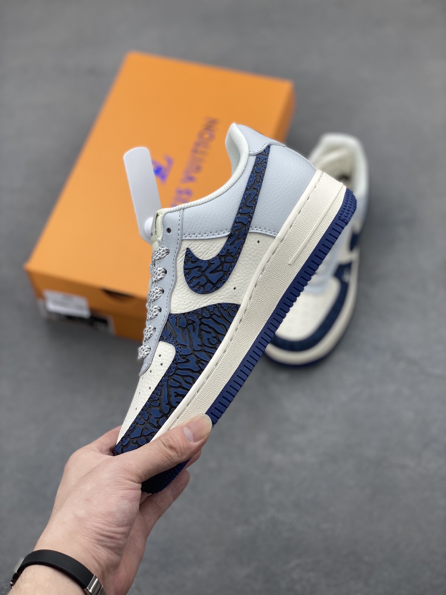 Nike Air Force 1 Low Louis Vuitton Custom Sneakers Limited Edition 4 i1747844491592 4498 0 2