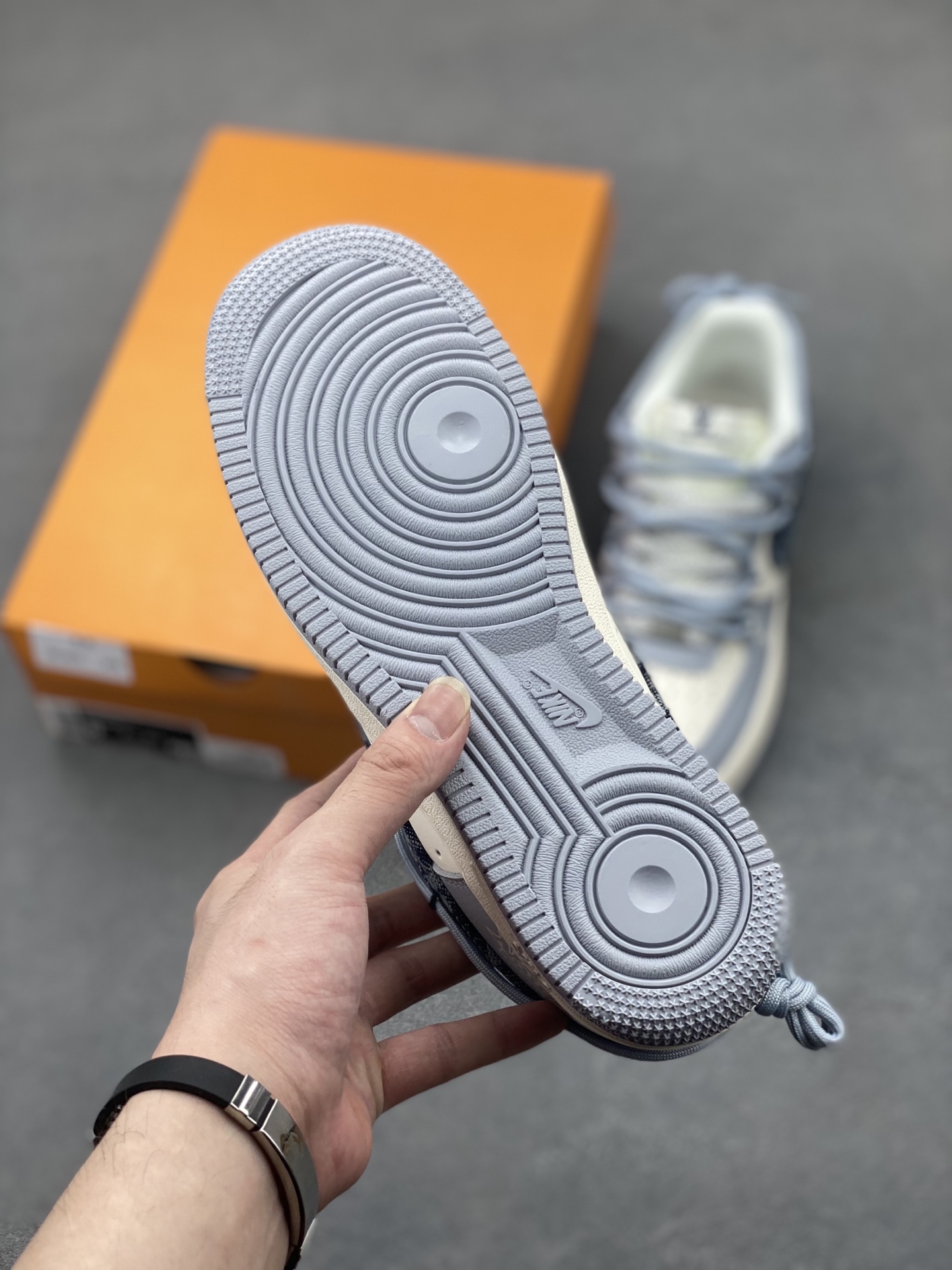 Nike Air Force 1 Low Louis Vuitton Custom Sneakers Limited Edition 7 i1747929895241 2919 0 5
