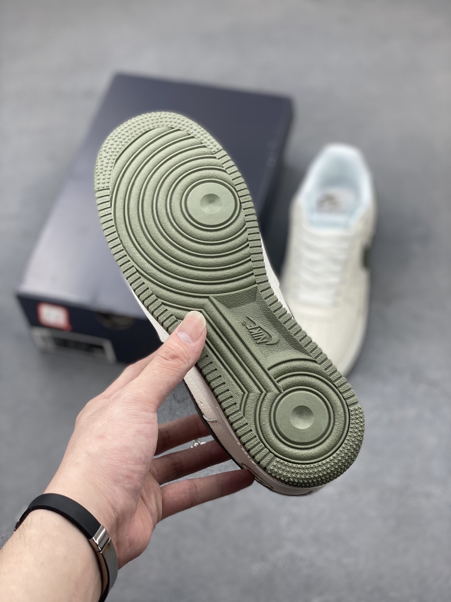 Nike Air Force 1 '07 Low Sneakers - Limited Edition, Premium Comfort and Style 7 i1748028566337 892 0 5