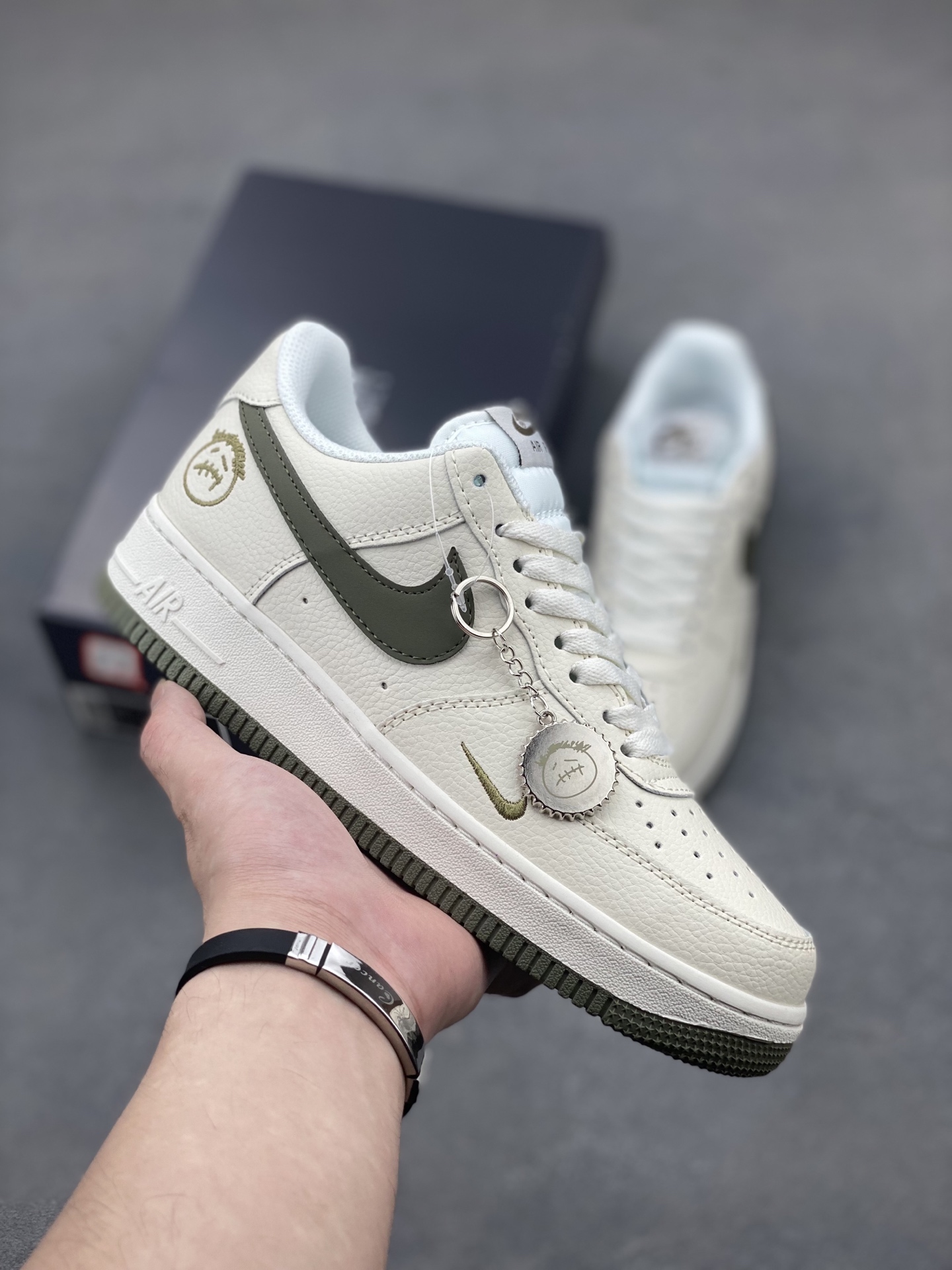 Nike Air Force 1 '07 Low Sneakers - Limited Edition, Premium Comfort and Style 2 i1748028570797 2368 0 0