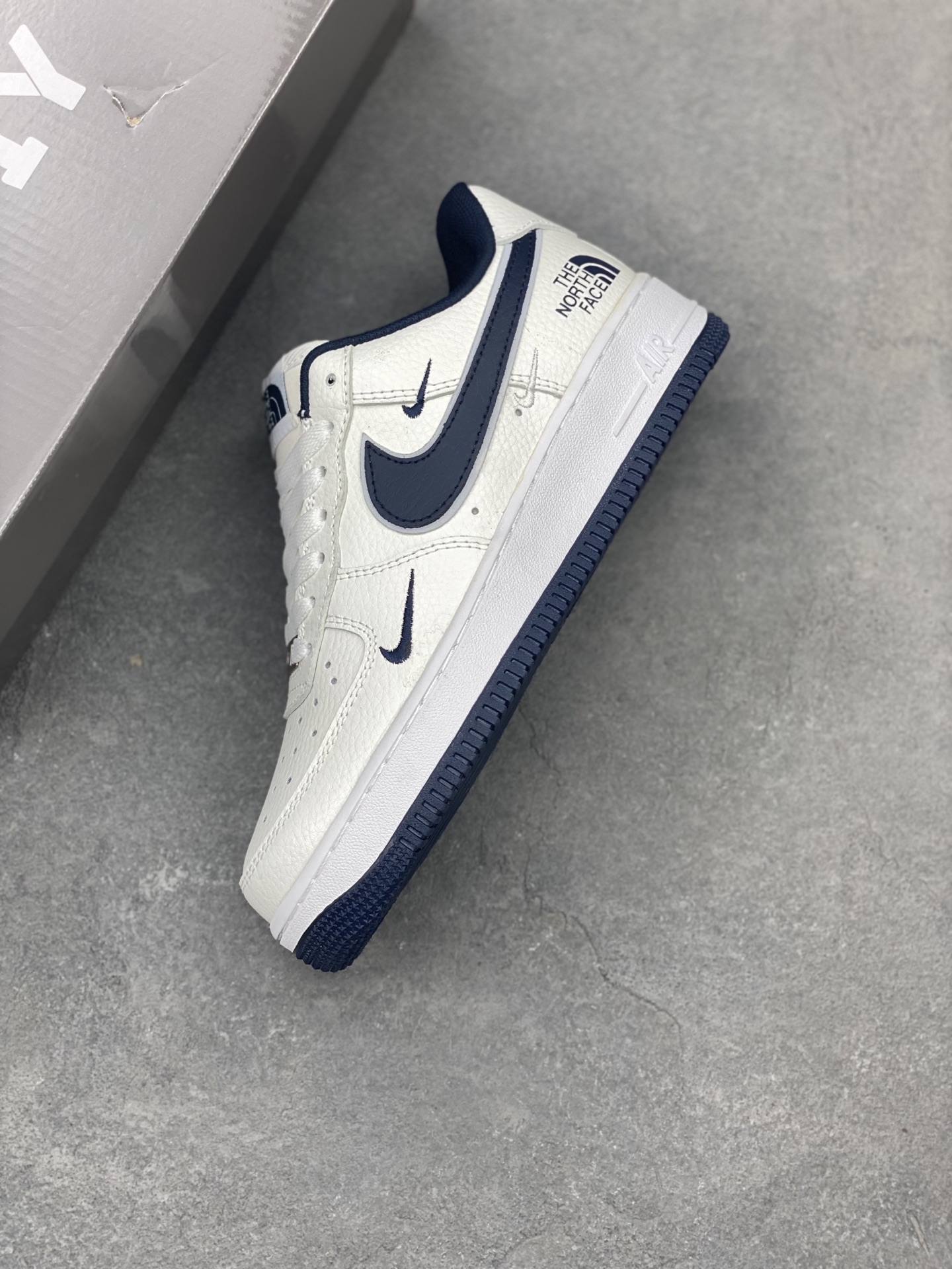 Nike Air Force 1 '07 Low The North Face Edition Sneakers 8 i1748189397501 9146 0 6