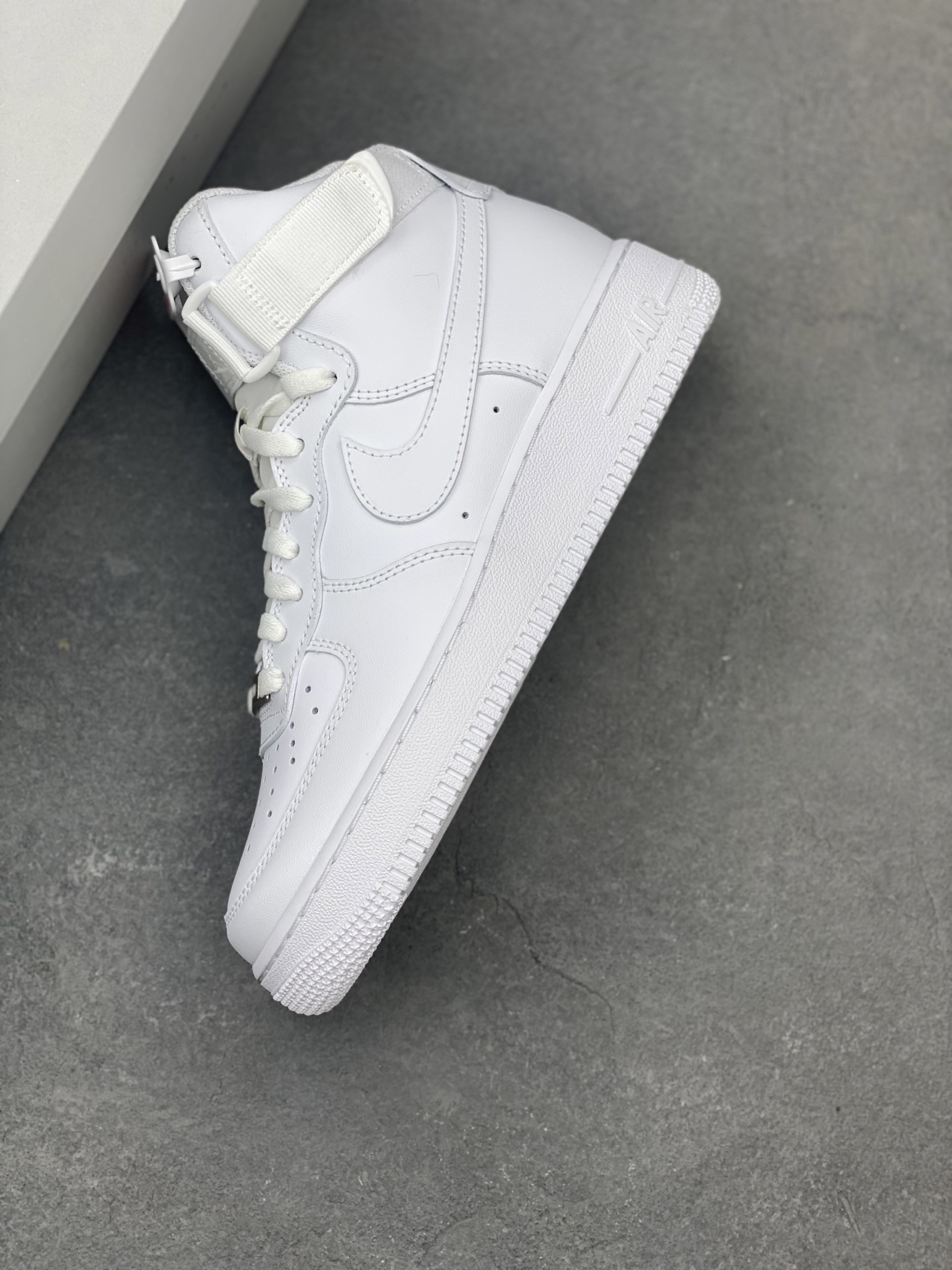Nike Air Force 1 '07 High-Top Sneaker: Classic White Style & Comfort 8 i1748289461628 9341 0 6