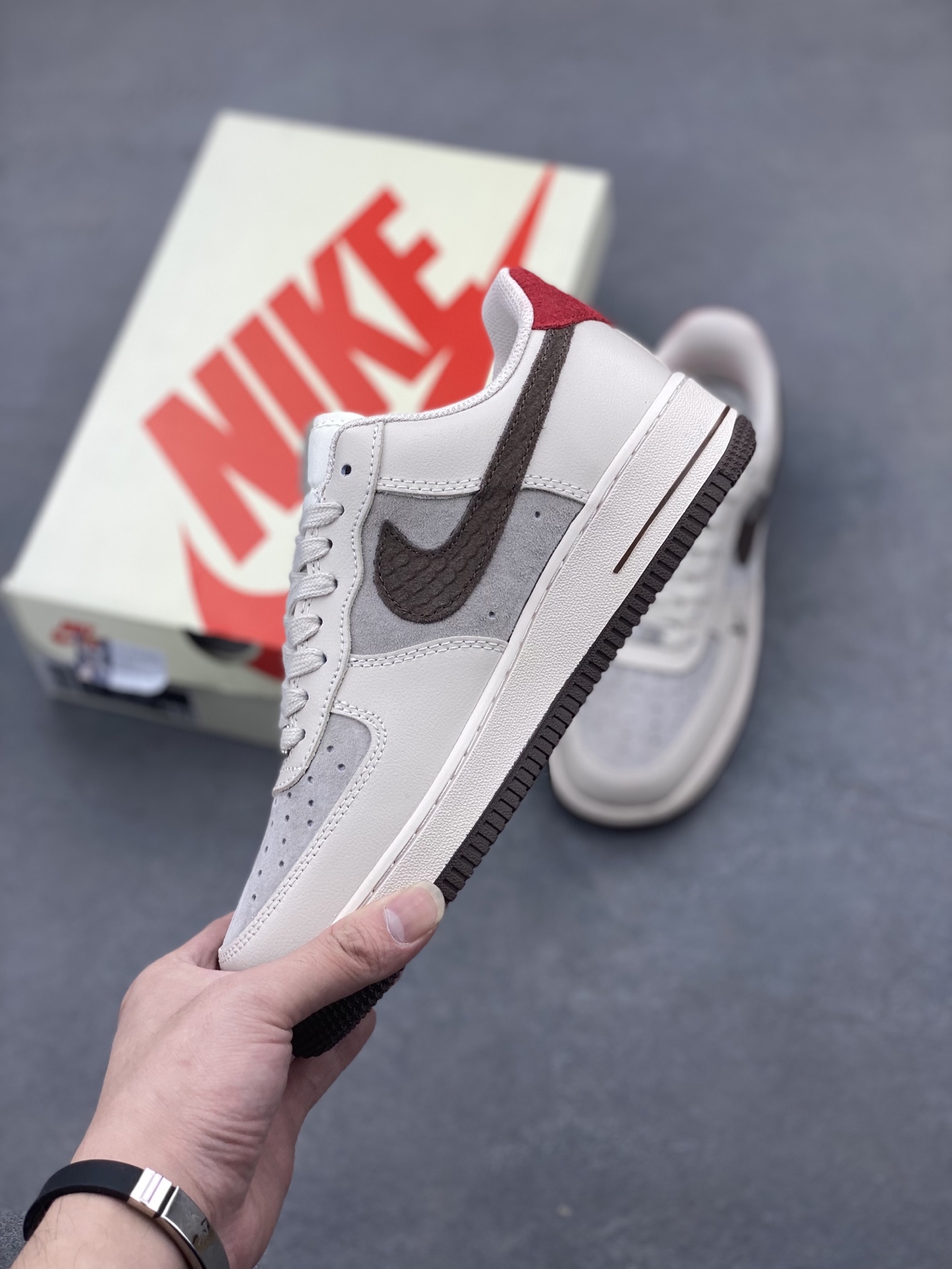 Nike Air Force 1 '07 Low Louis Vuitton Custom Sneakers - Limited Edition 4 i1748289515412 9323 0 2