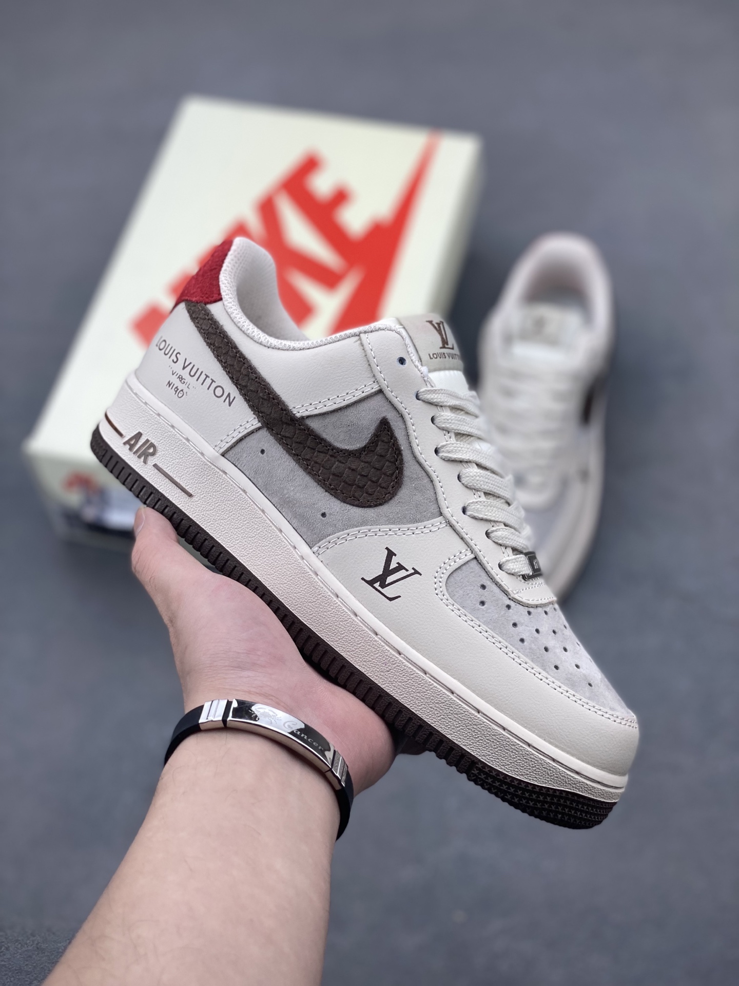 Nike Air Force 1 '07 Low Louis Vuitton Custom Sneakers - Limited Edition 2 i1748289515426 899 0 0