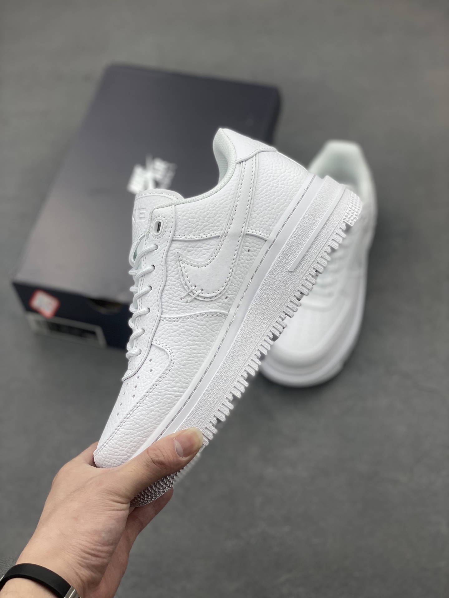 Nike Air Force 1 '07 Low White Leather Casual Sneakers DD9605-001 4 i1748372953093 85 0 2