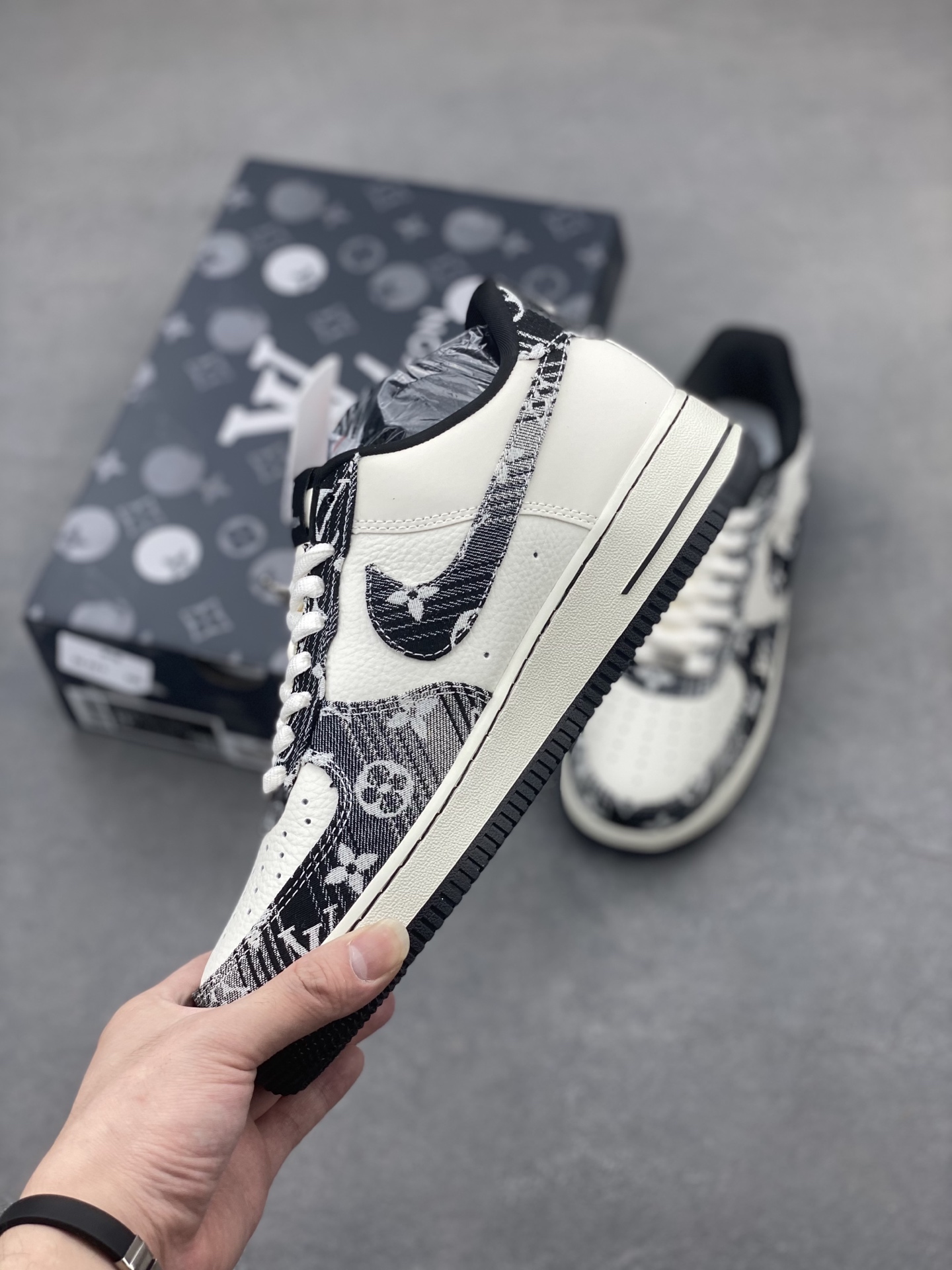 Nike Air Force 1 Low Louis Vuitton Custom Sneakers - Limited Edition 4 i1748373130330 426 0 2