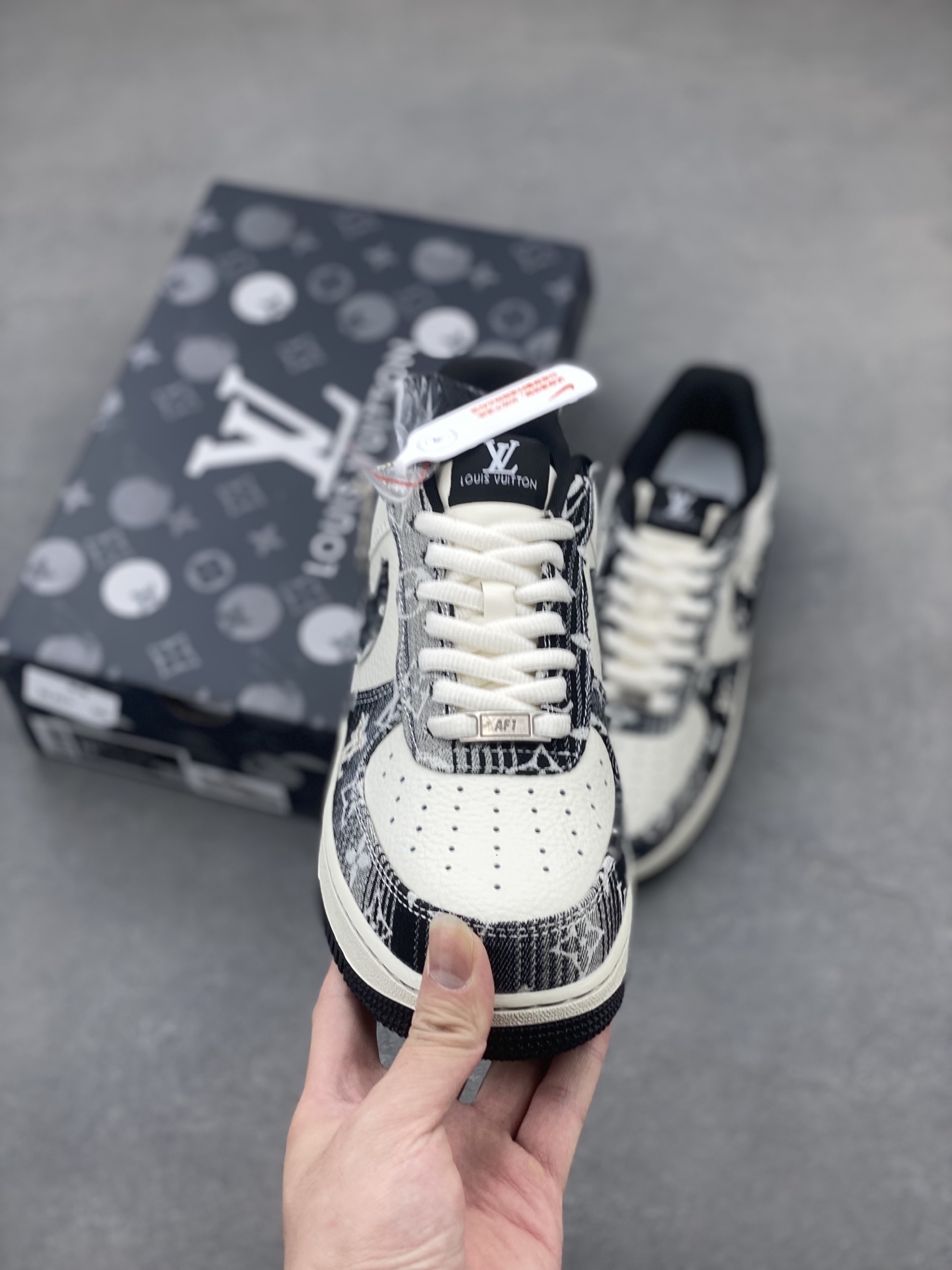 Nike Air Force 1 Low Louis Vuitton Custom Sneakers - Limited Edition 3 i1748373138545 1086 0 1