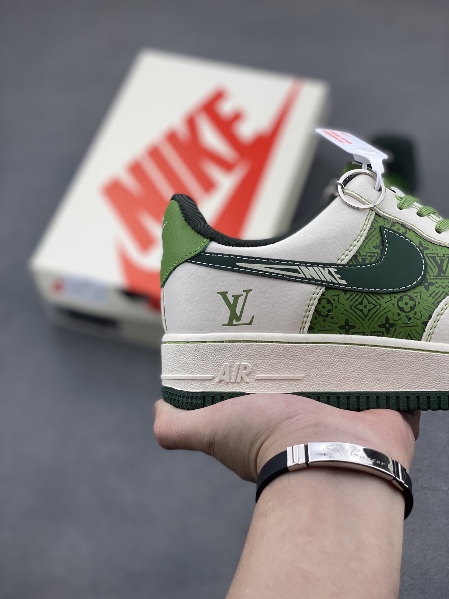 Nike Air Force 1 '07 Low Green/White Limited Edition Sneakers 6 i1748448119000 3070 0 4