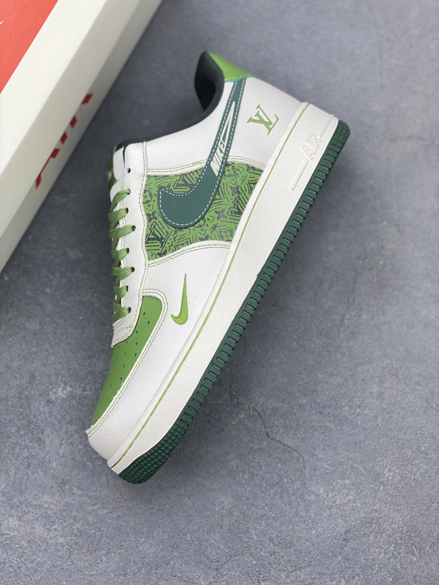 Nike Air Force 1 '07 Low Green/White Limited Edition Sneakers 8 i1748448120703 9429 0 6