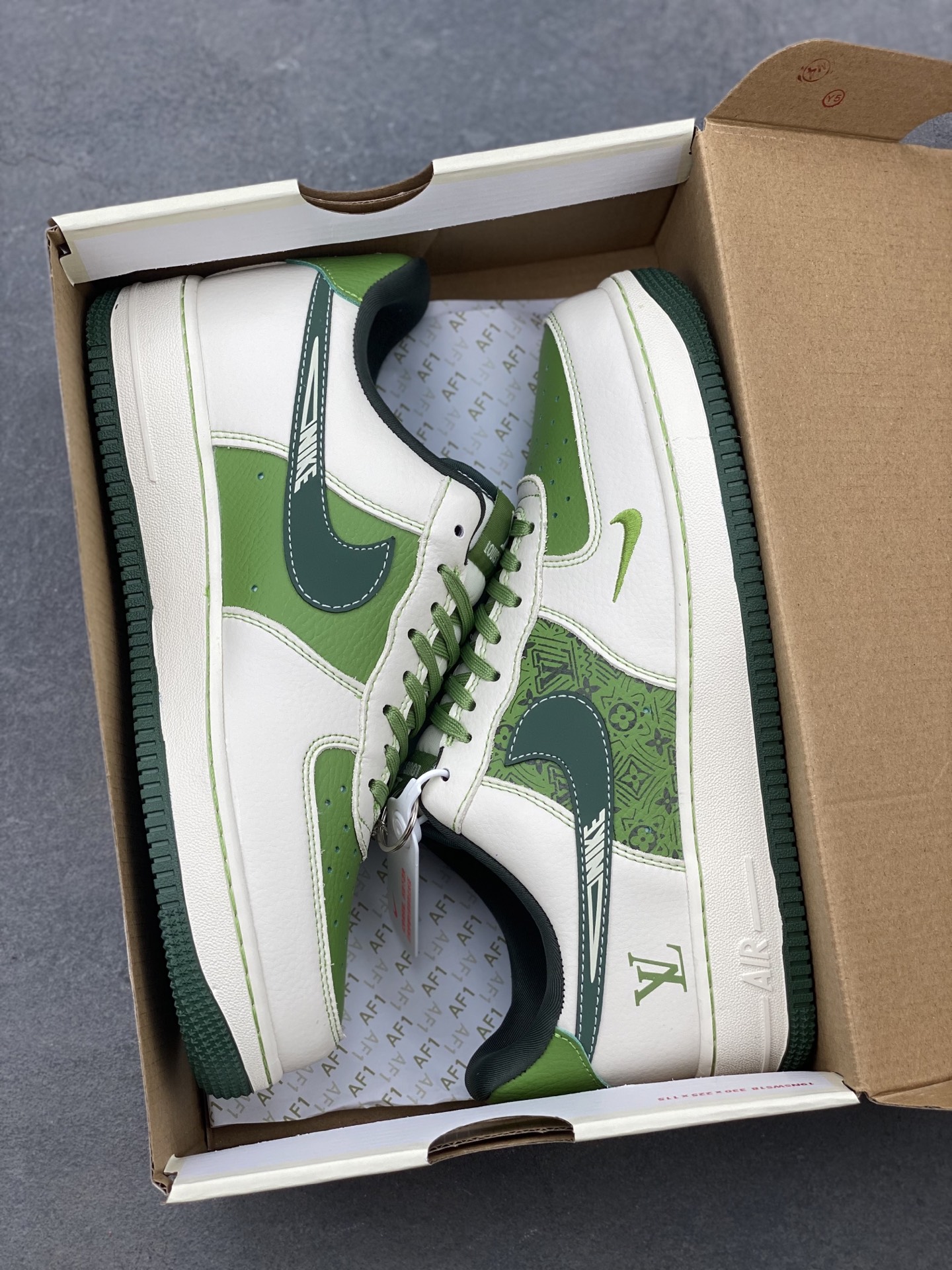 Nike Air Force 1 '07 Low Green/White Limited Edition Sneakers 10 i1748448128032 8851 0 8
