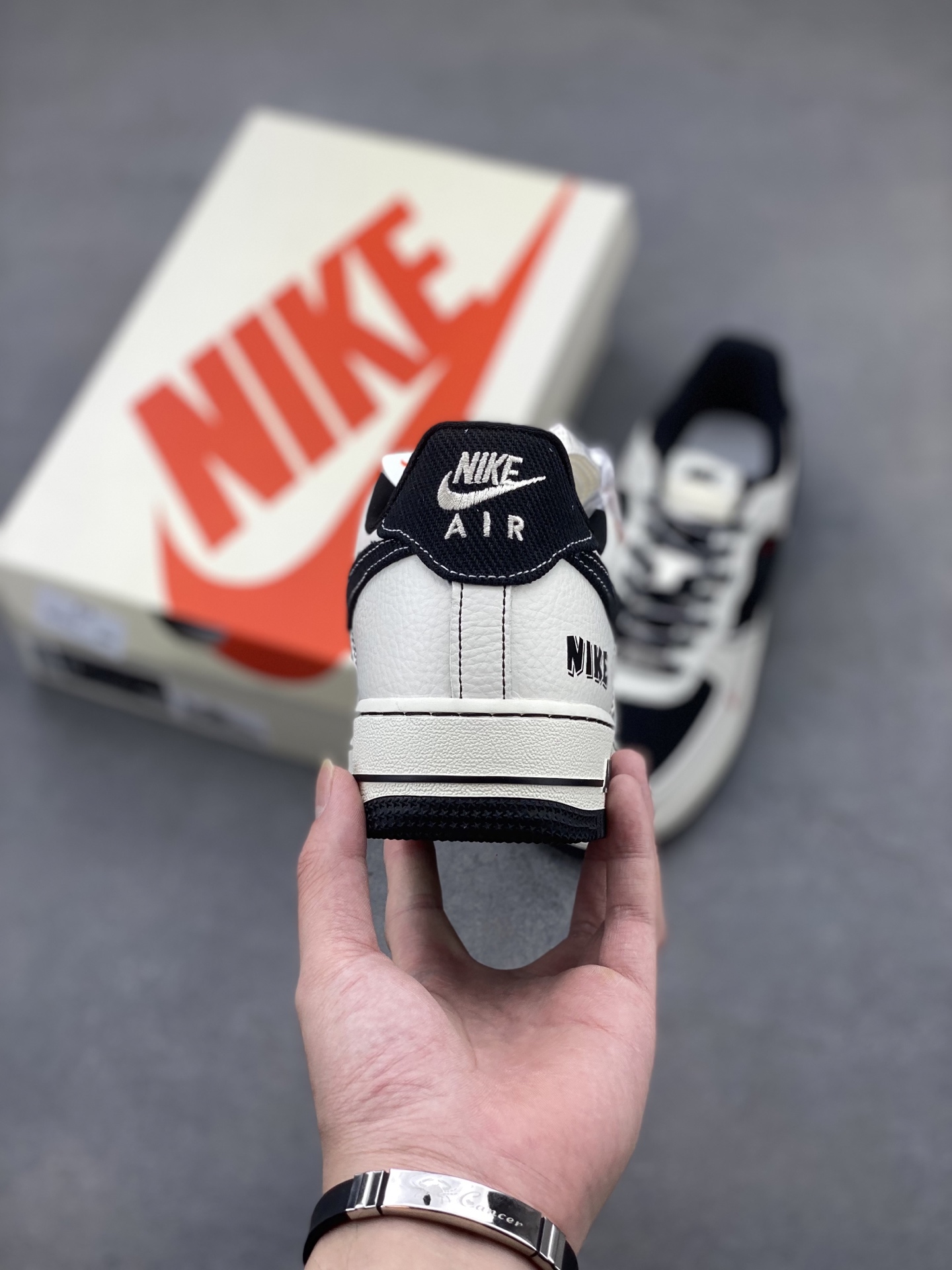 Nike Air Force 1 '07 Low Black/White Stitch Leather Sneakers 4 i1748448262002 8699 0 3