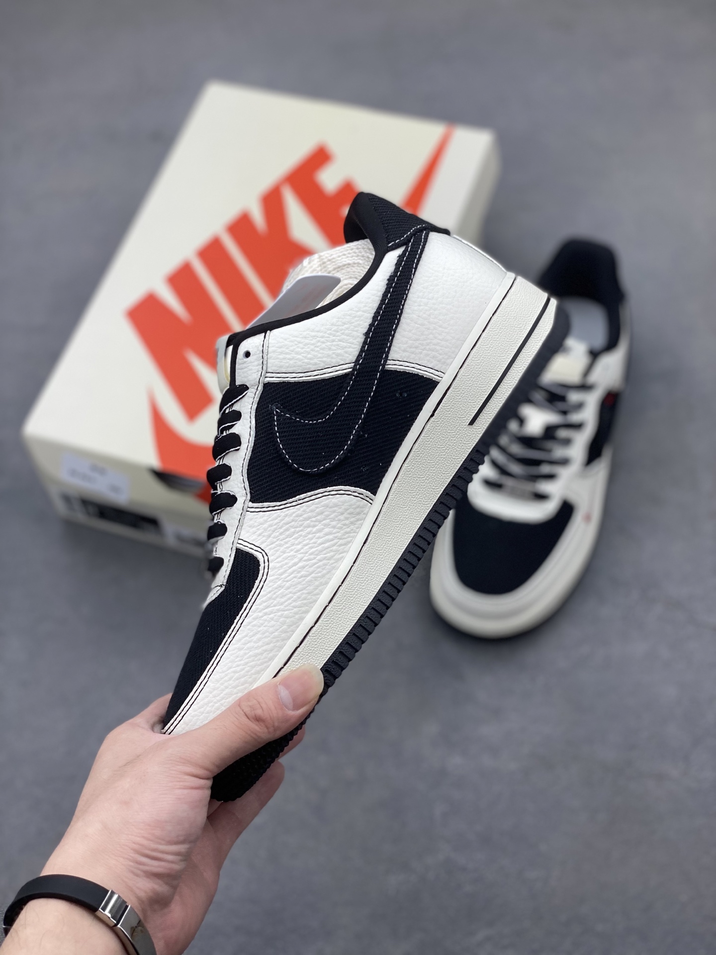 Nike Air Force 1 '07 Low Black/White Stitch Leather Sneakers 3 i1748448262777 8961 0 2