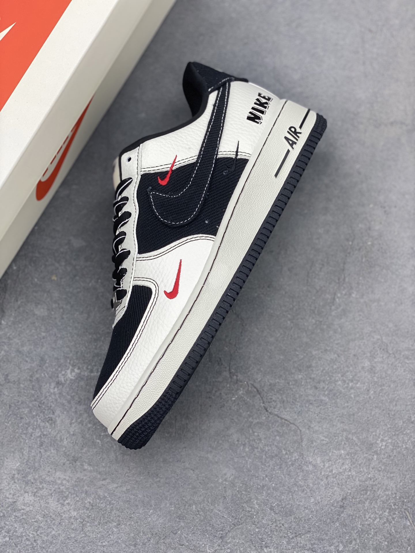 Nike Air Force 1 '07 Low Black/White Stitch Leather Sneakers 7 i1748448265062 2231 0 6