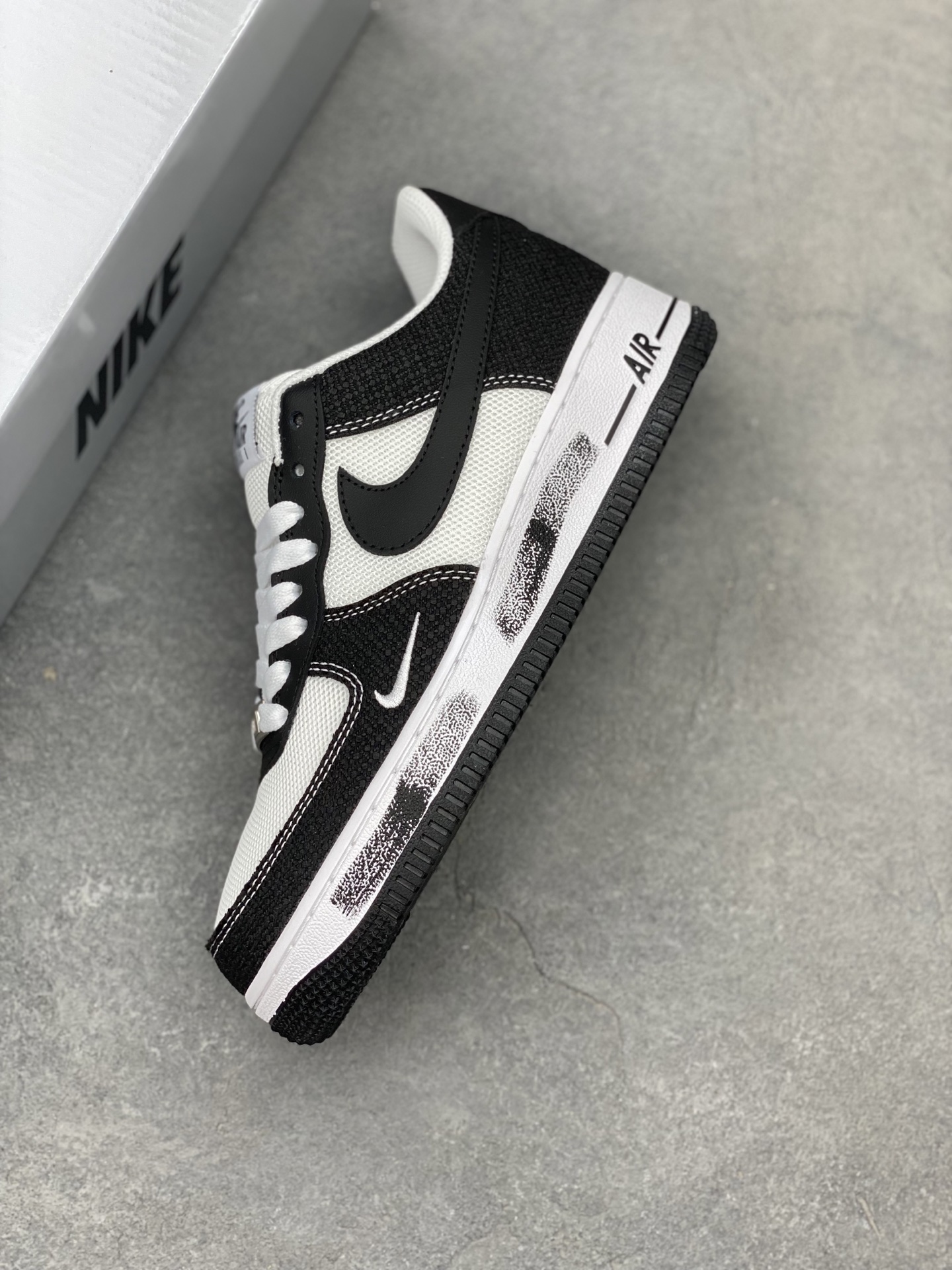 Nike Air Force 1 '07 Low Sneakers Black/White Limited Edition 8 i1749325448789 2383 0 6
