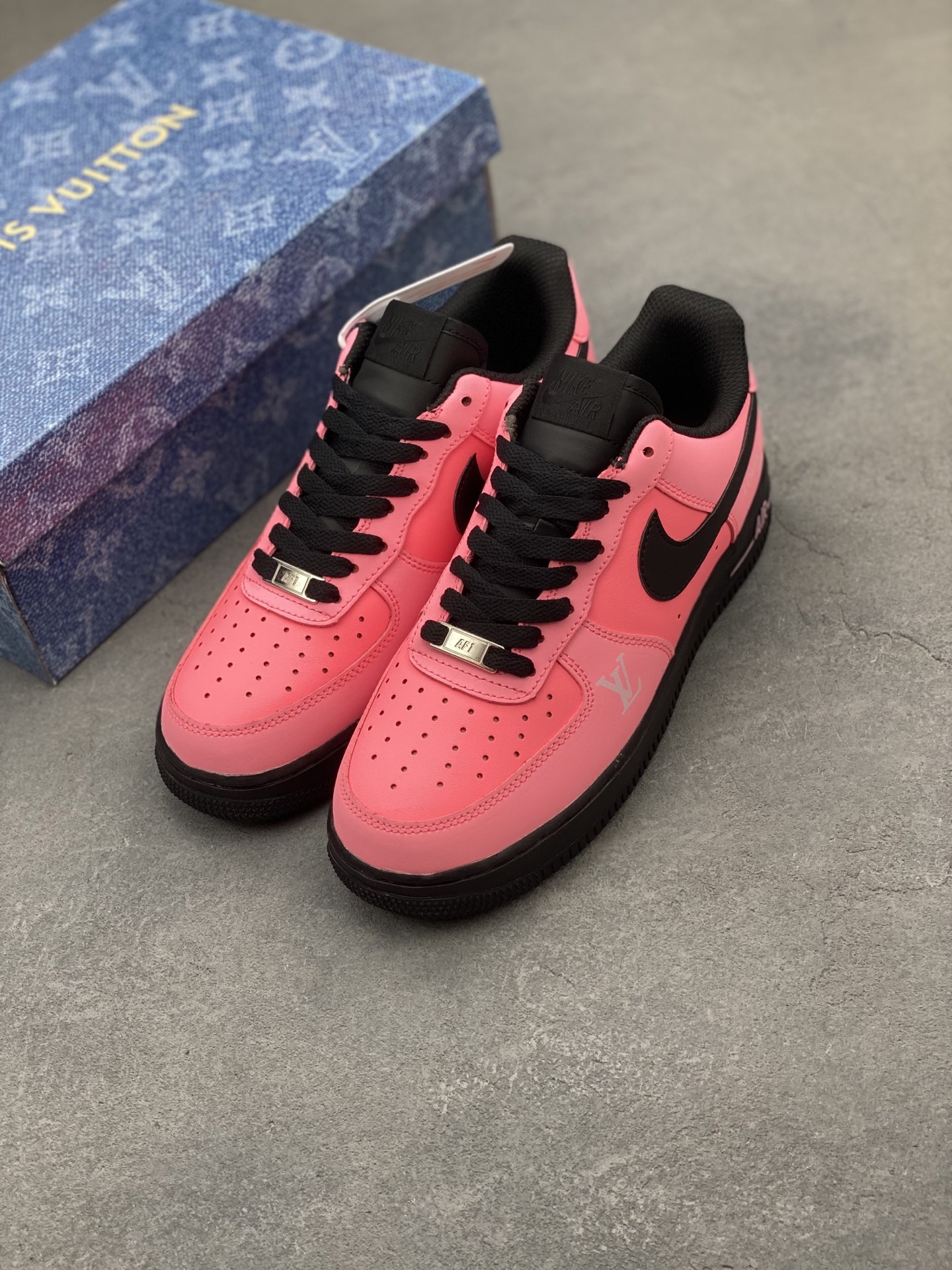 Nike Air Force 1 Low Pink/Black Custom Sneakers Limited Edition 9 i1749325562730 8784 0 7