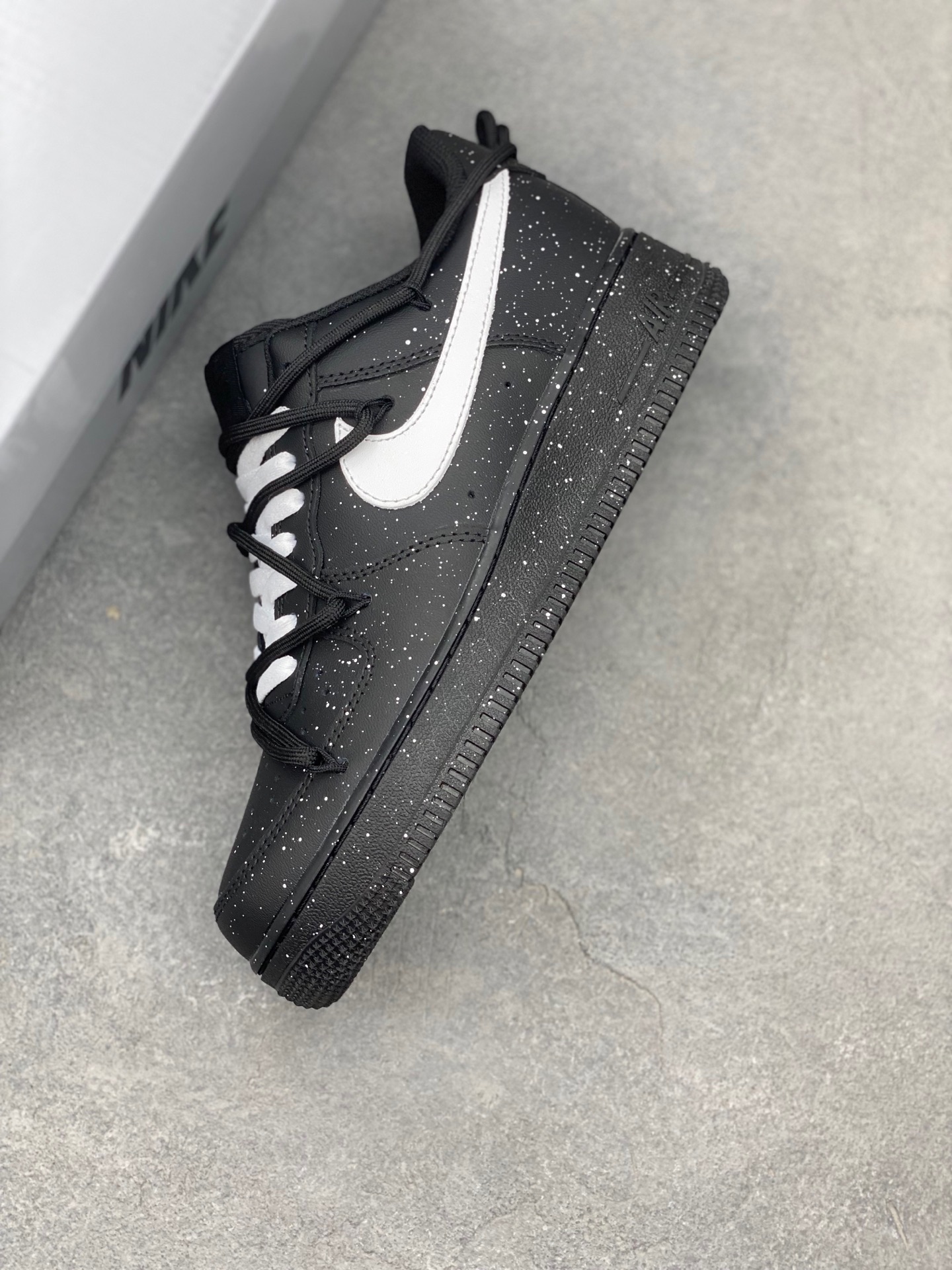 Nike Air Force 1 '07 Low Black/White Speckled Limited Edition Sneakers 8 i1749668458976 2167