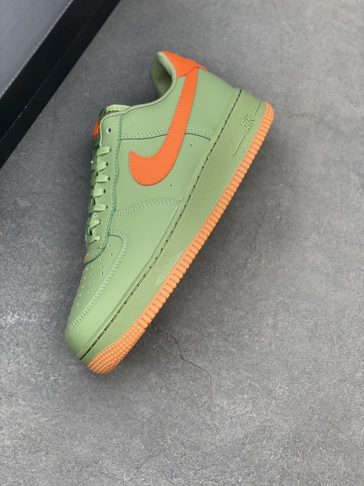 Nike AIR FORCE 1 '07 Low-Top Sneakers - Green & Orange Colorway 8 i1749846429576 5479 0 6