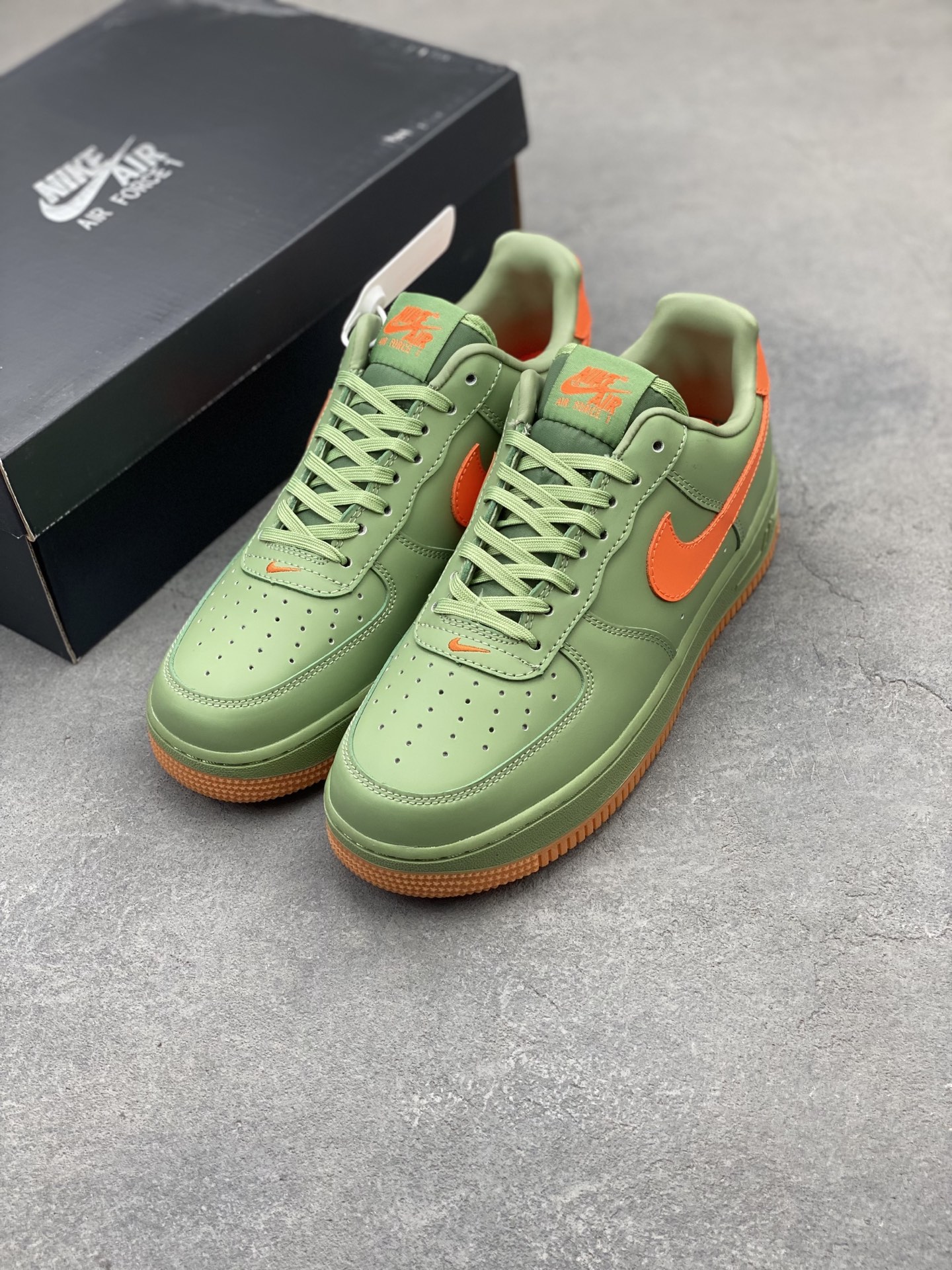 Nike AIR FORCE 1 '07 Low-Top Sneakers - Green & Orange Colorway 9 i1749846429897 133 0 7