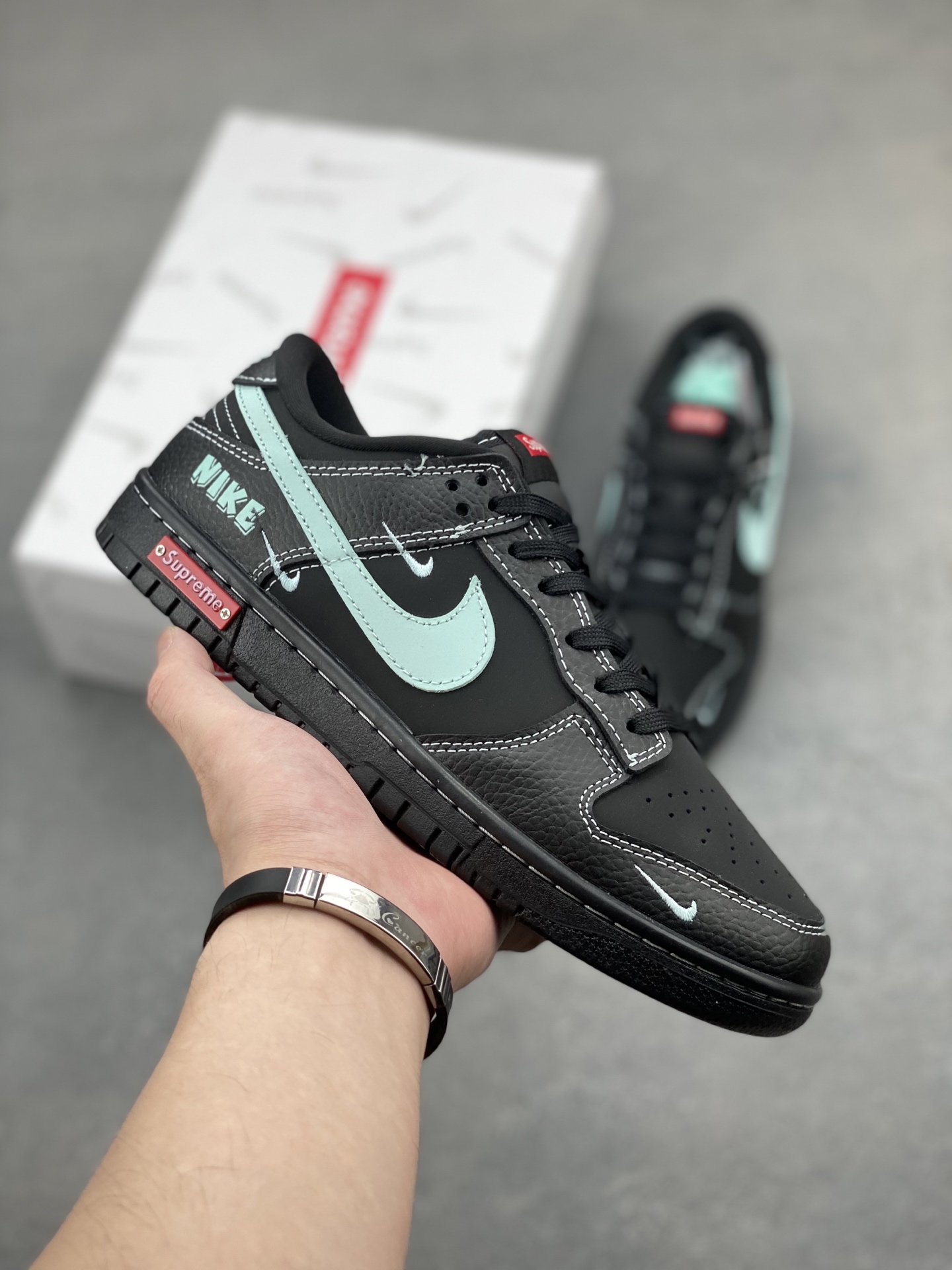 特 海外爆款限量发售!高端定制Nike SB Dunk Low 巴黎世家联名 浅棕深蓝勾 高端定制 低帮休闲板鞋 定制鞋盒 大厂纯原品质出货 超高清洁度 皮料切割干净无任何毛边 细节完美 货号:SC9207-422