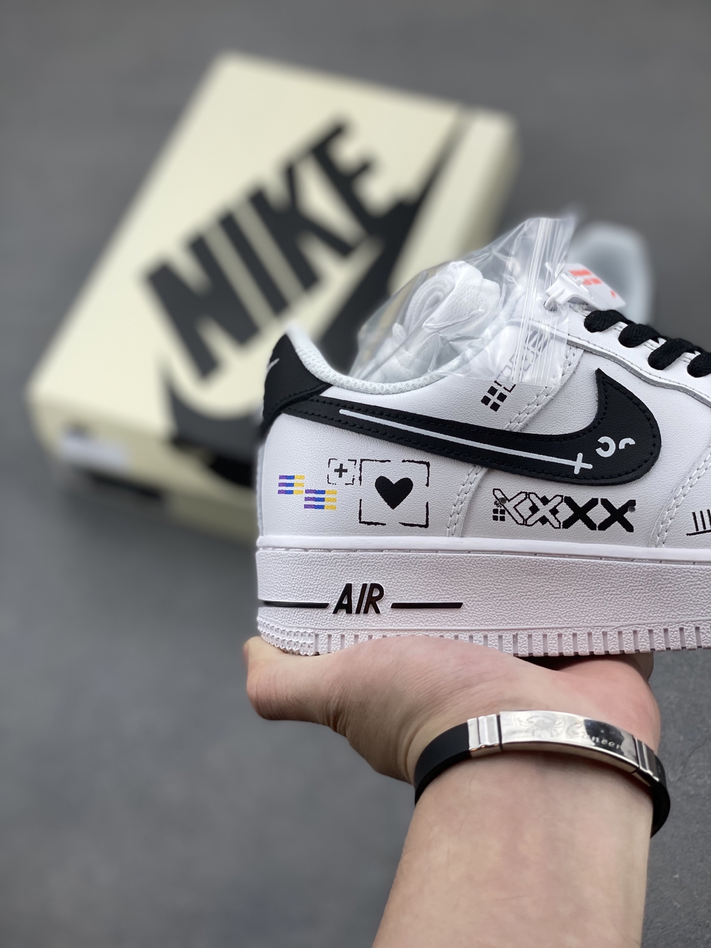 Nike Air Force 1 '07 Low White/Black Casual Sneakers CW2288-030 6 i1749930883743 6548 0 4
