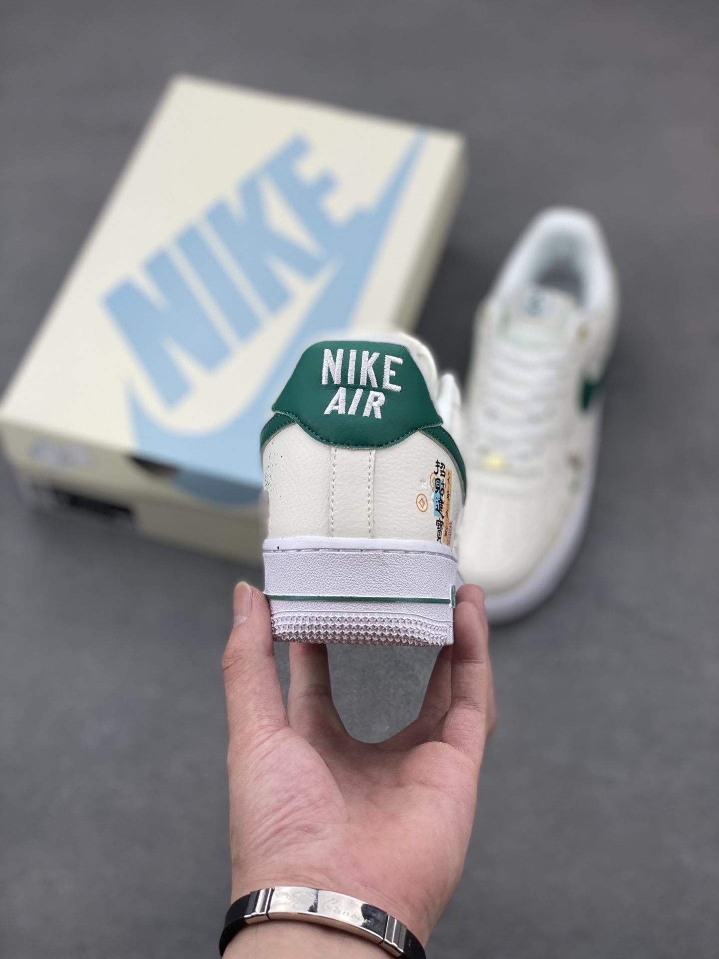 Nike Air Force 1 '07 Low White Green Limited Edition Sneakers 5 i1750104017651 6873 0 3