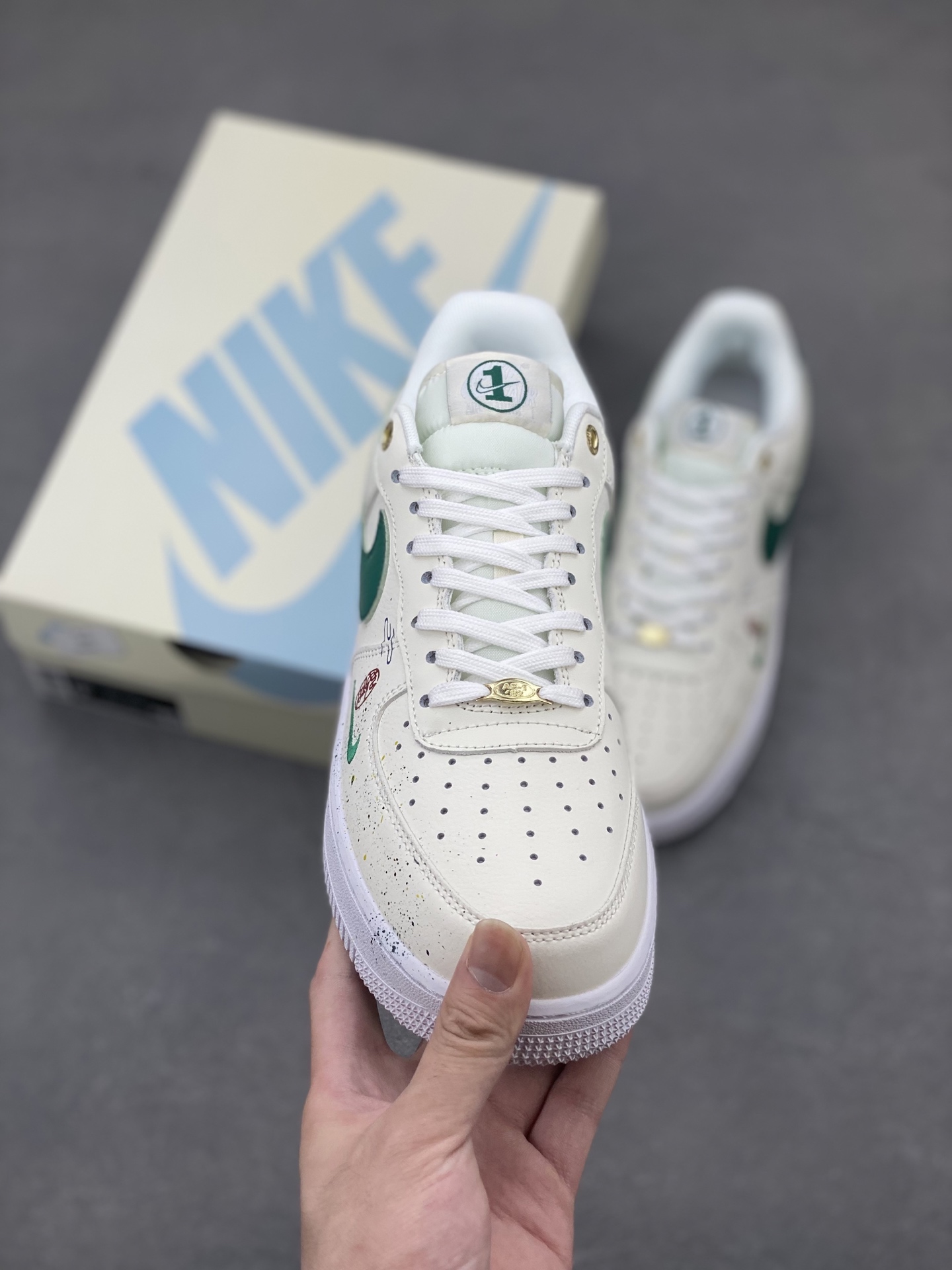 Nike Air Force 1 '07 Low White Green Limited Edition Sneakers 3 i1750104017703 4041 0 1