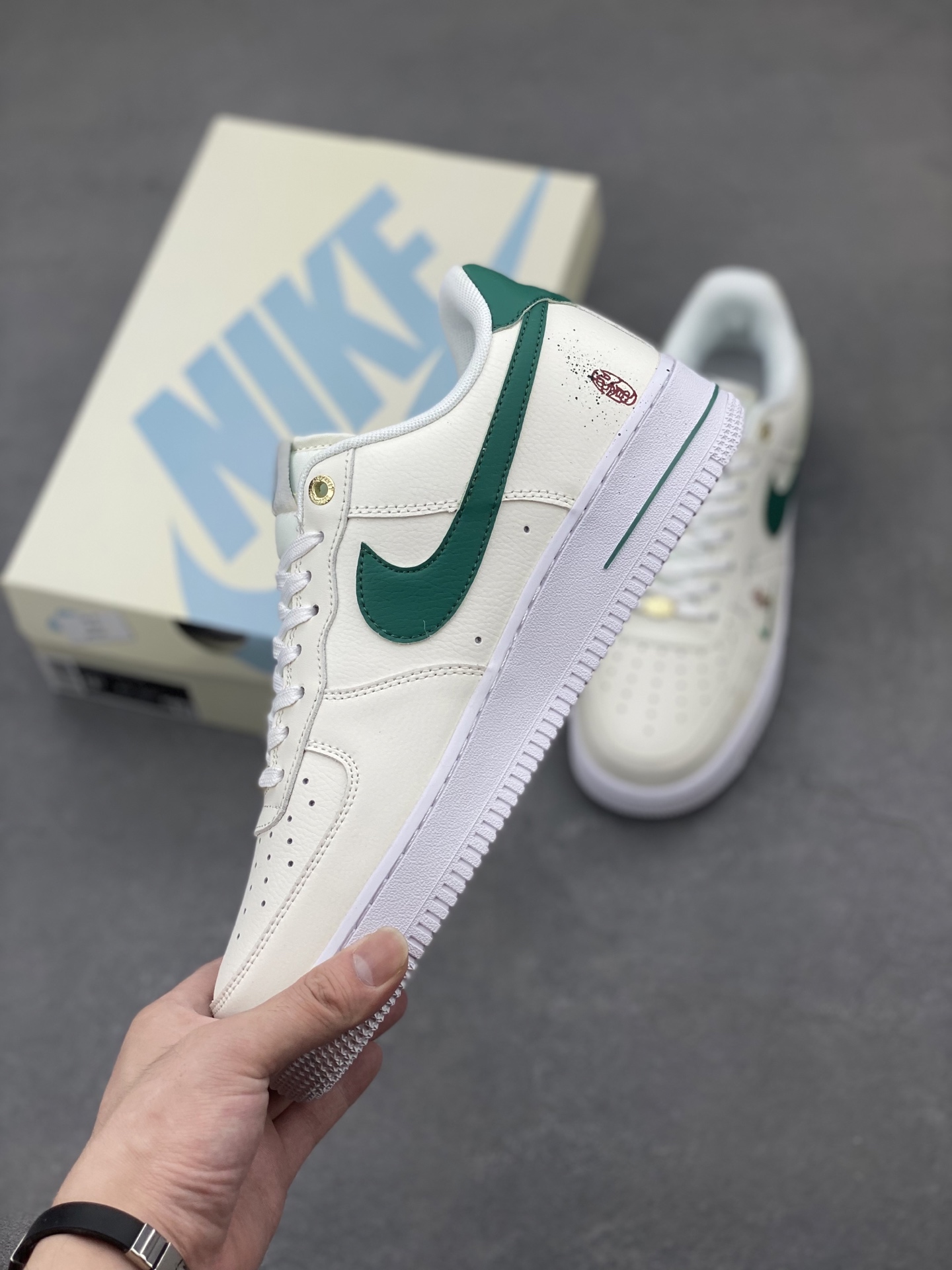 Nike Air Force 1 '07 Low White Green Limited Edition Sneakers 4 i1750104018920 7470 0 2