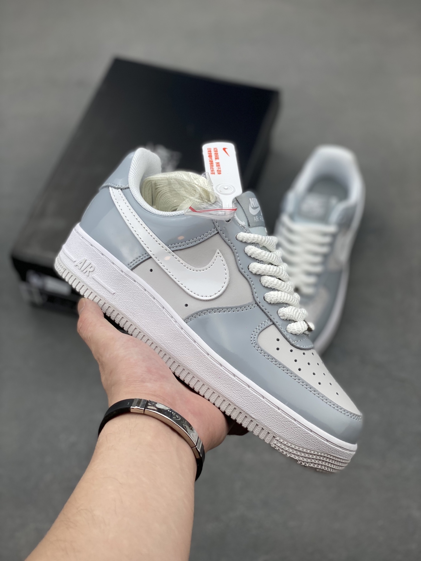 Nike Air Force 1 '07 Low Gray/White Stitching Detail, Full-Length Air Cushion 2 i1750190075792 2019 0 0