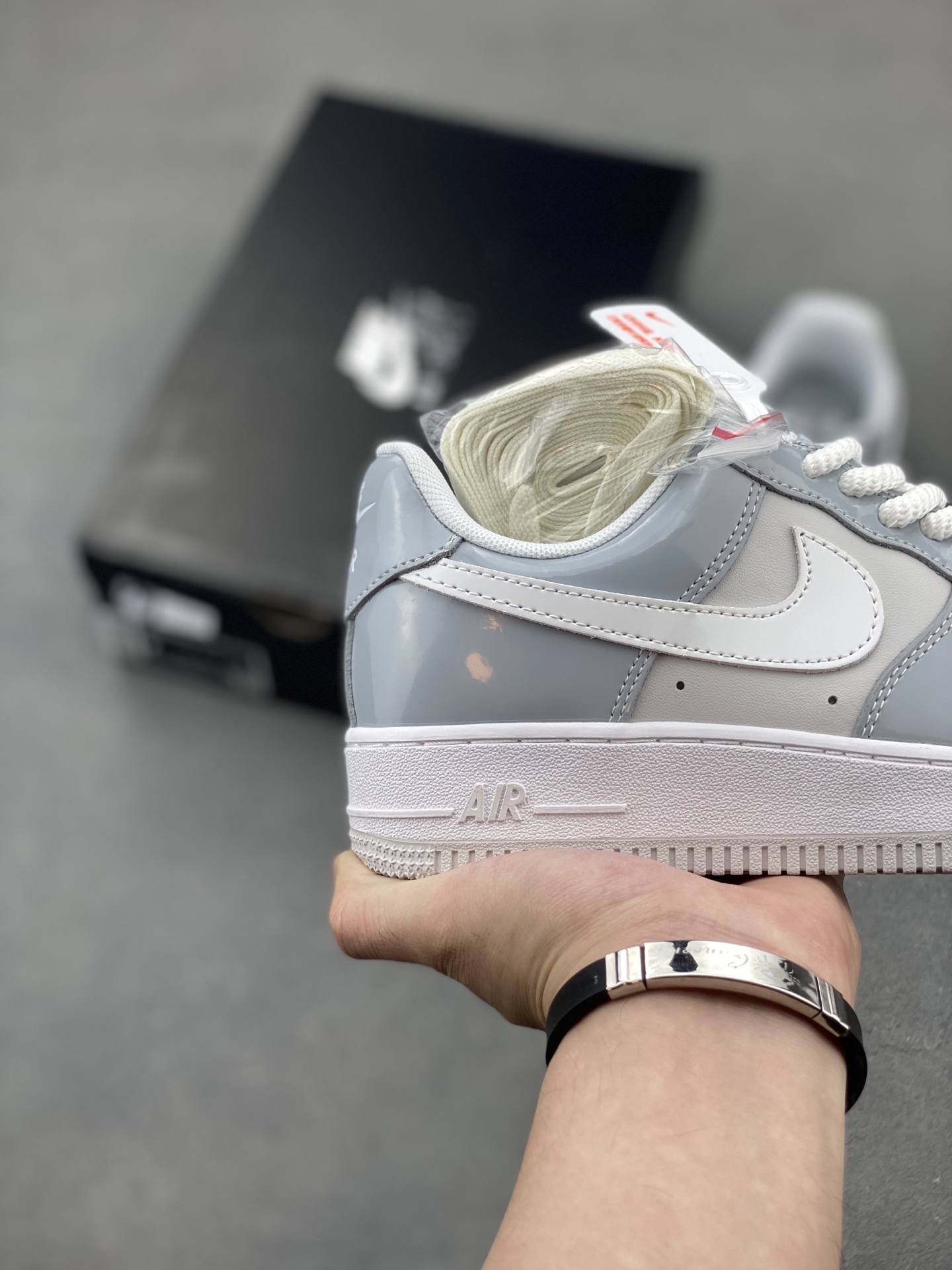 Nike Air Force 1 '07 Low Gray/White Stitching Detail, Full-Length Air Cushion 6 i1750190075797 122 0 4