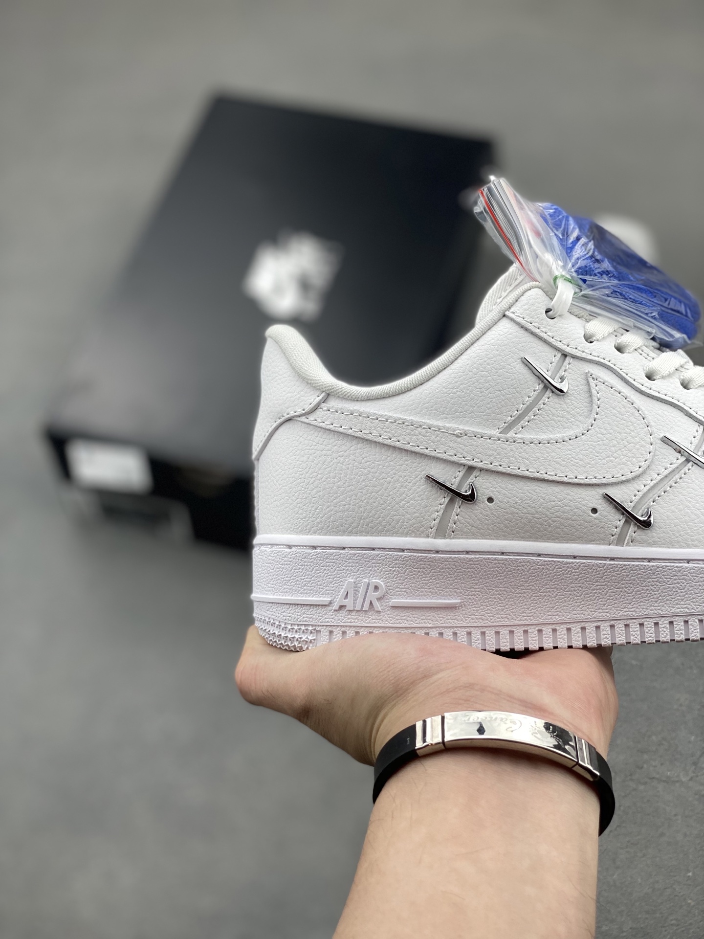 Nike Air Force 1 '07 Low F1 Version White Sneakers with Air Cushion 6 i1750190401067 8853 0 4