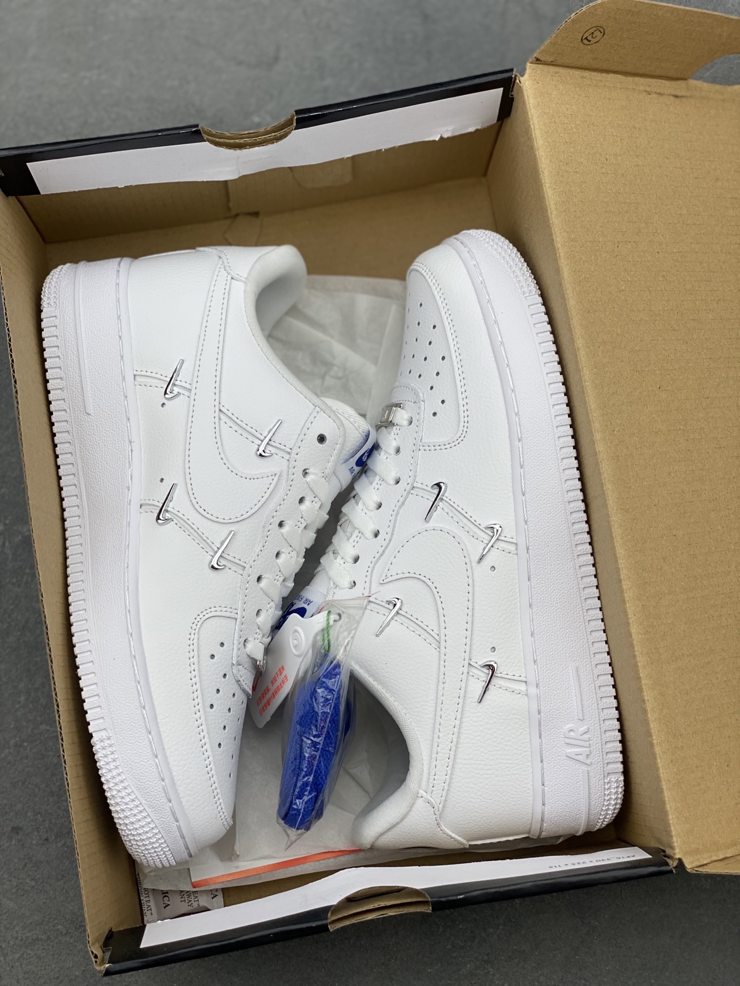 Nike Air Force 1 '07 Low F1 Version White Sneakers with Air Cushion 10 i1750190408104 3974 0 8