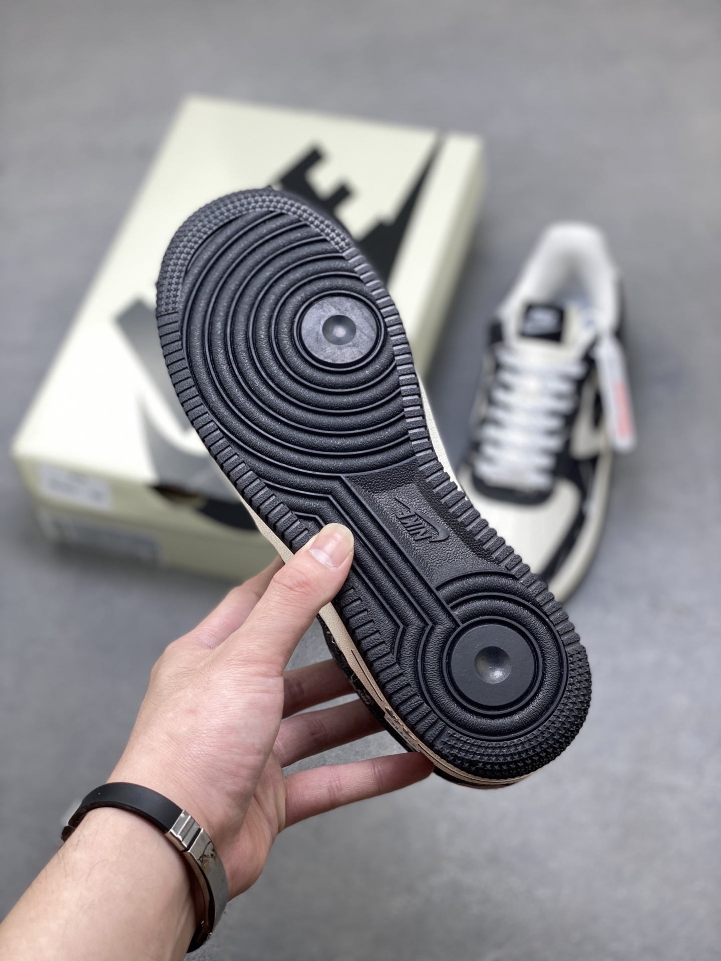 Nike Air Force 1 '07 Low Sneakers - Supreme Edition, Limited Release 7 i1750263266257 4185 0 5
