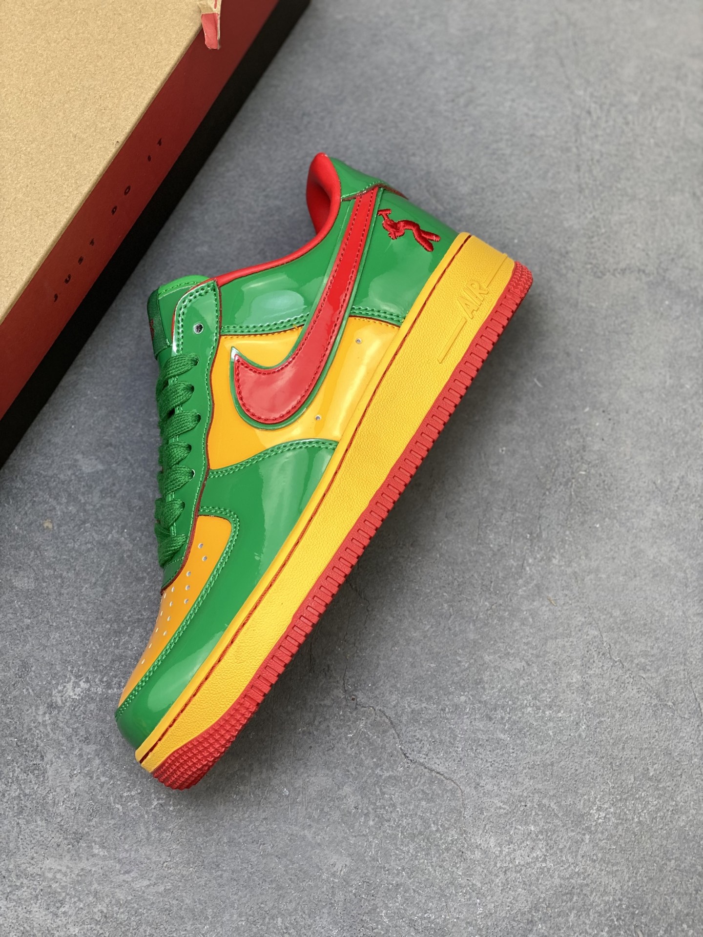 Nike Air Force 1 '07 Low Green/Yellow/Red Limited Edition Sneakers 8 i1750263334808 3243 0 6